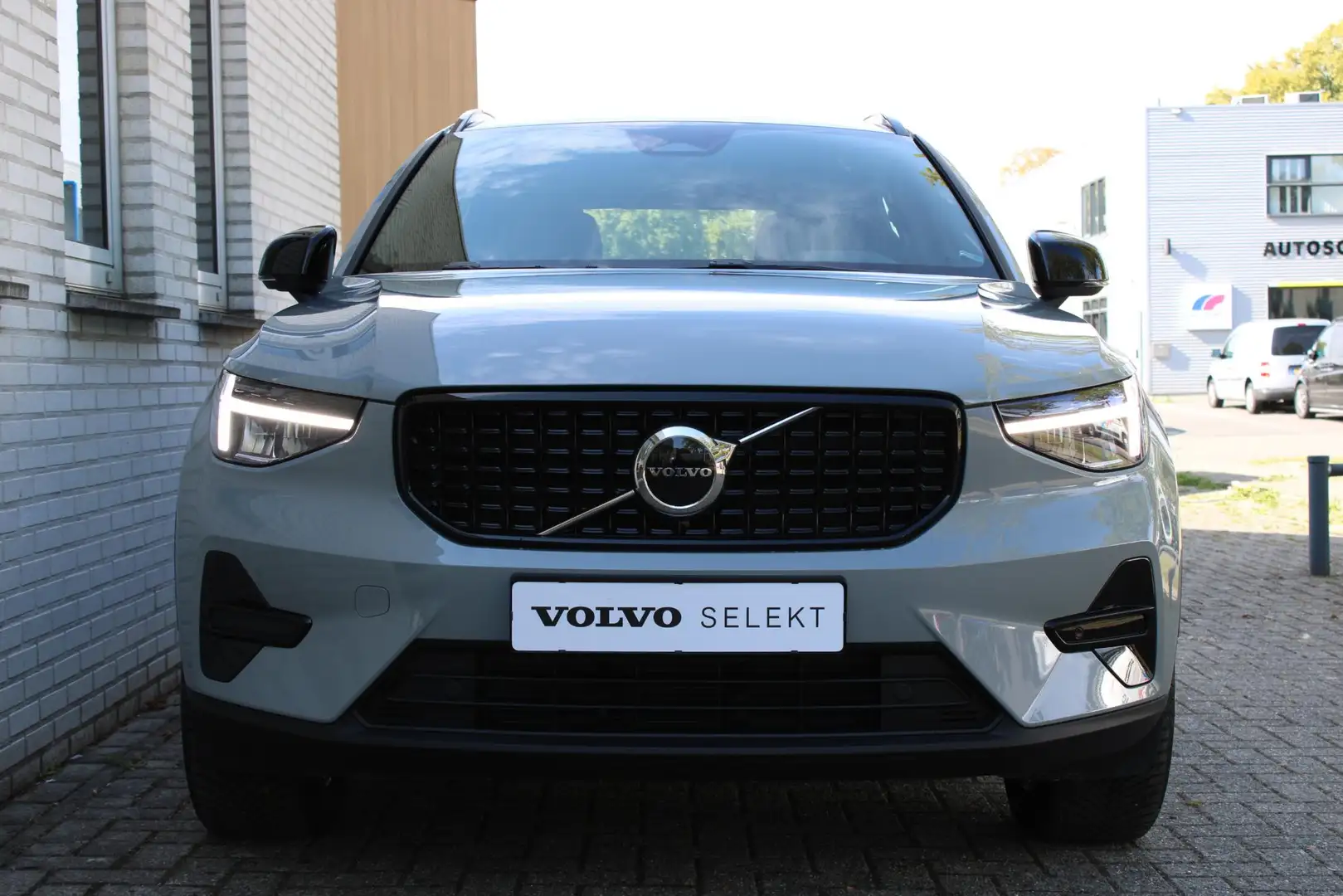 Volvo XC40 B4 Automaat Plus Dark | Vapour Grey Metallic | All Gris - 2