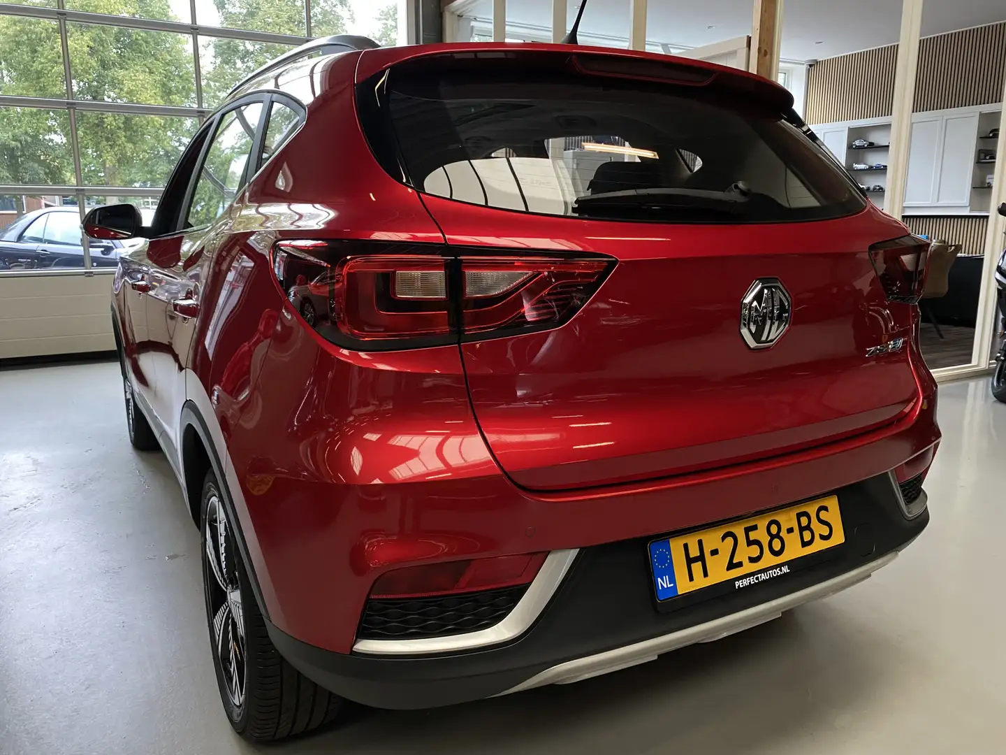 MG ZS MG EV Luxury 45 kWh ACC, Camera, Pano, Carplay Rouge - 2