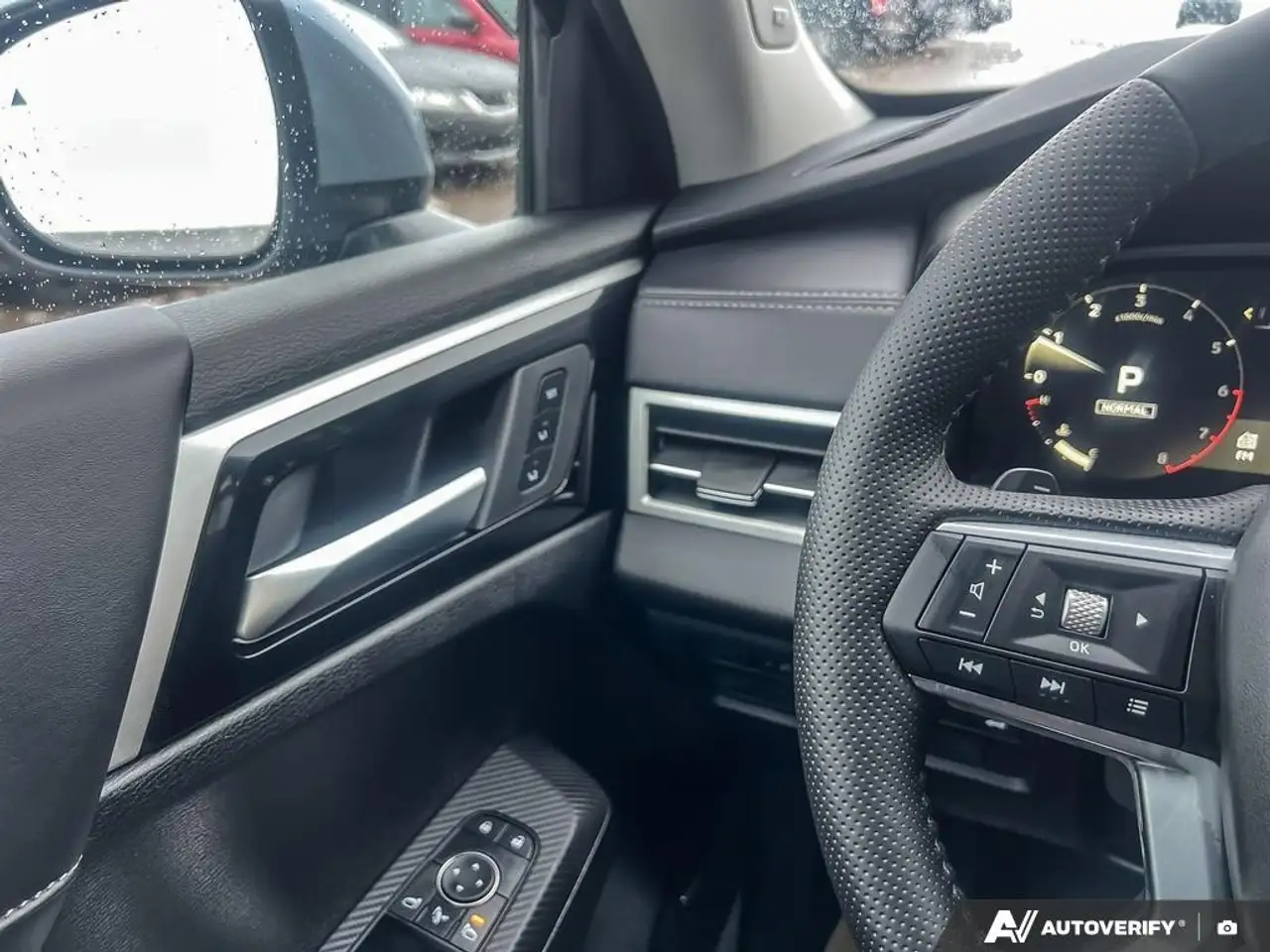 Mitsubishi Outlander снимка Mitsubishi Outlander