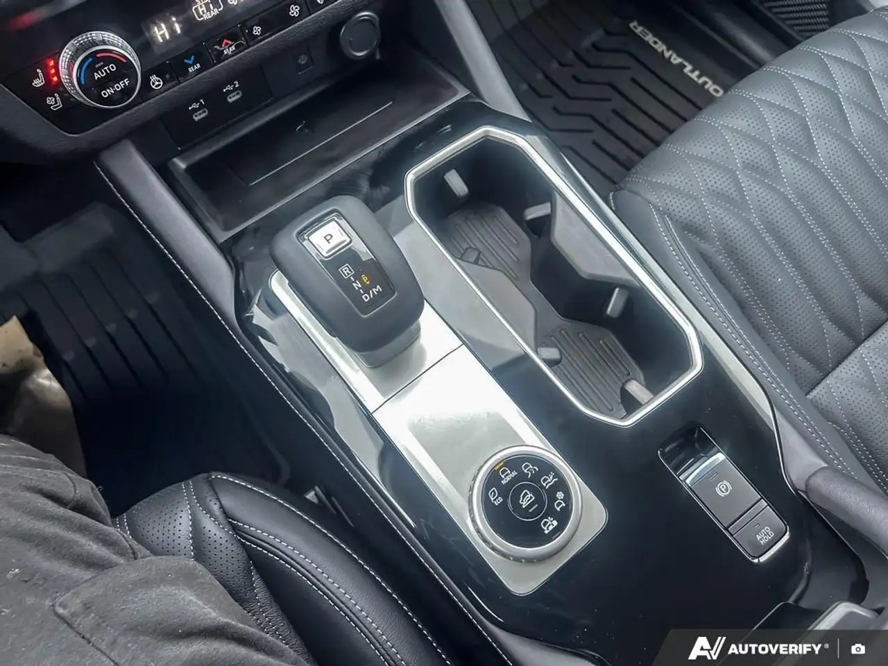 Mitsubishi Outlander снимка Mitsubishi Outlander