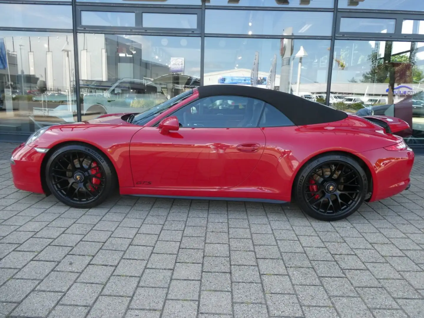 Porsche 911 Carrera 4 GTS Cabrio *18-Wege*RFK*PDLS+* Red - 2