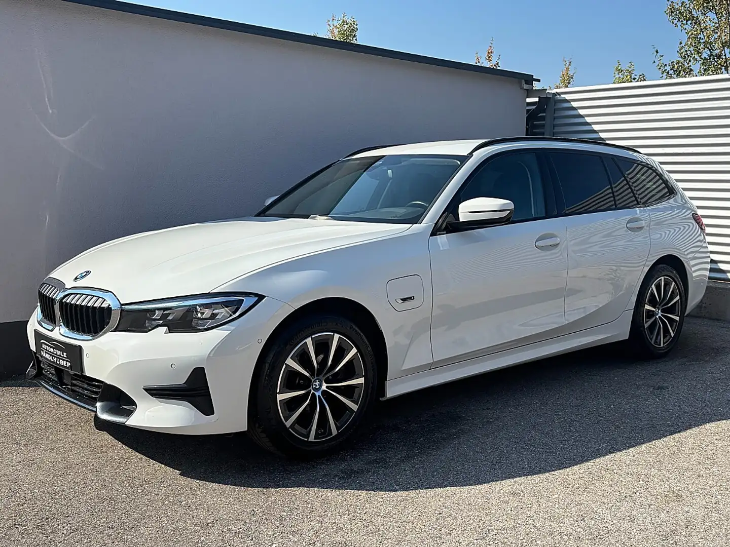 BMW 320 e PHEV xDrive Touring Aut.SPORTLINE/ACC/LIVE.C.... Weiß - 1