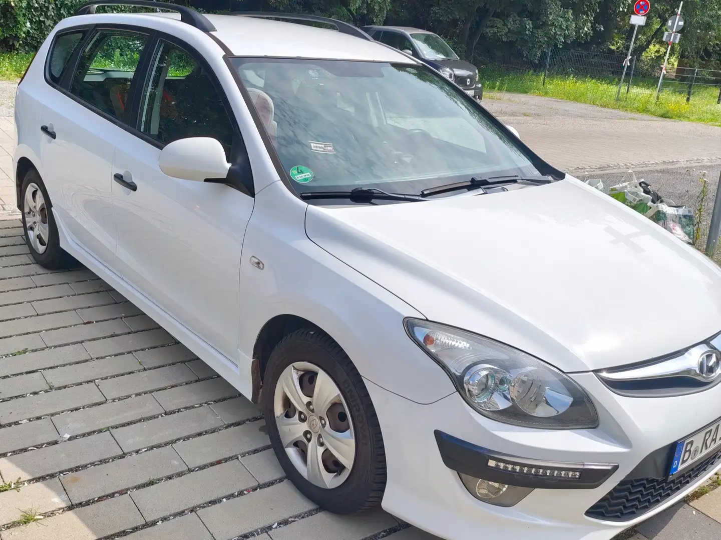 Hyundai i30 i30cw 1.4 Classic Blanc - 1