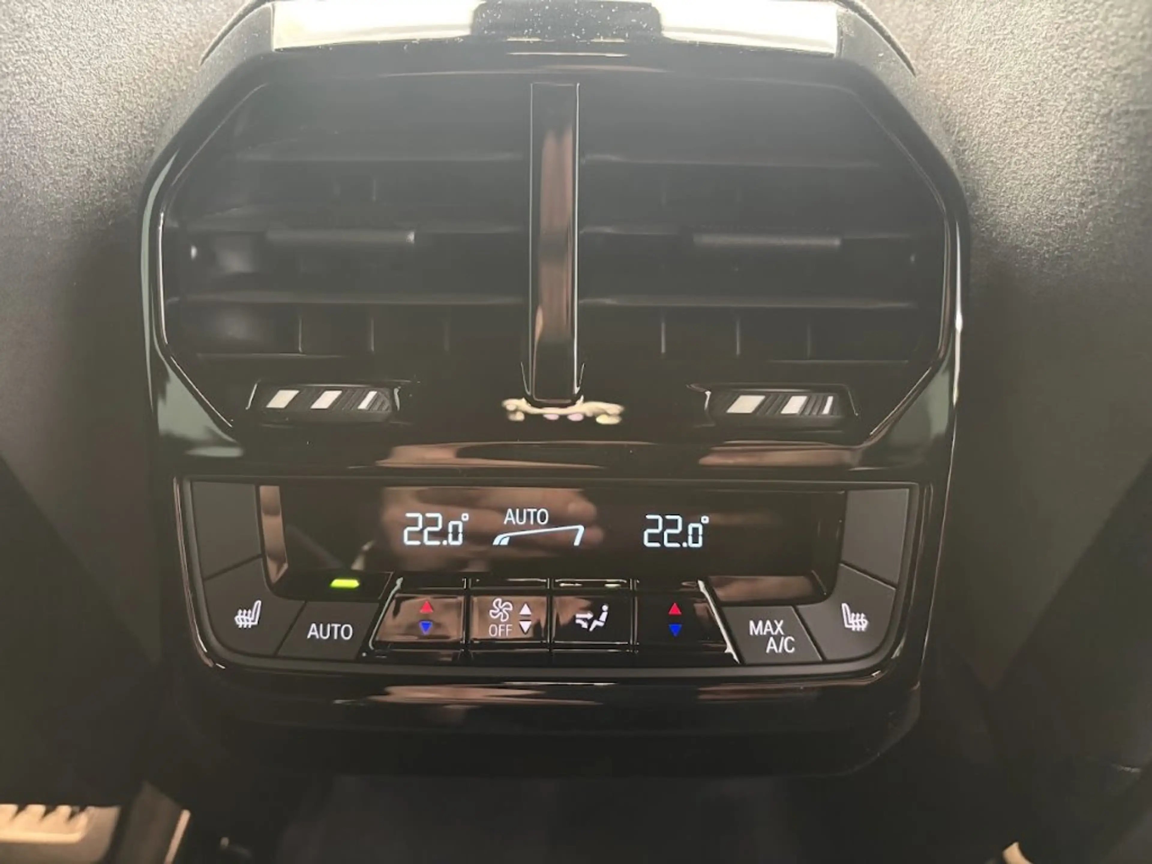 BMW iX xDrive45 — photo 14