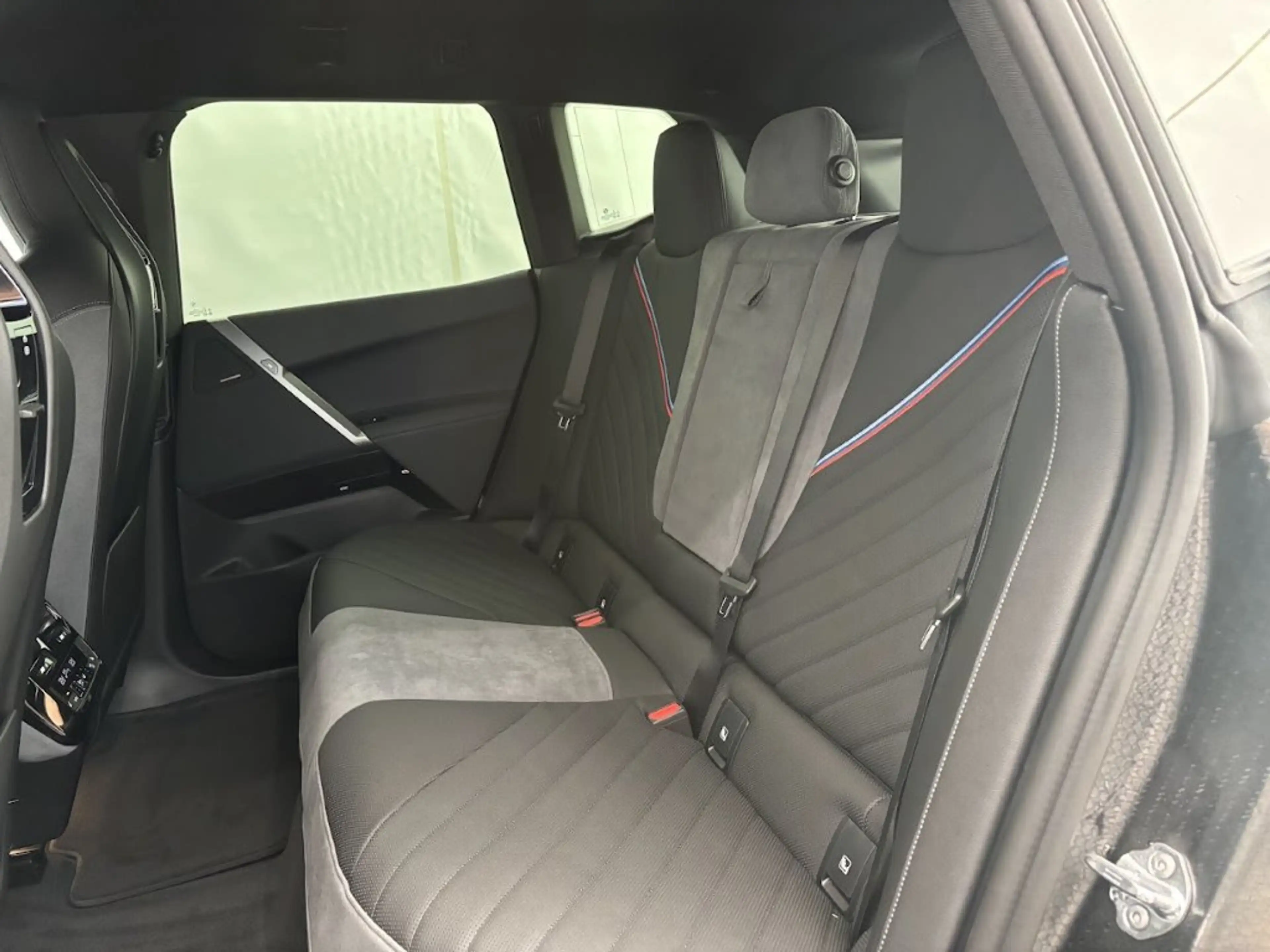 BMW iX xDrive45 — photo 7