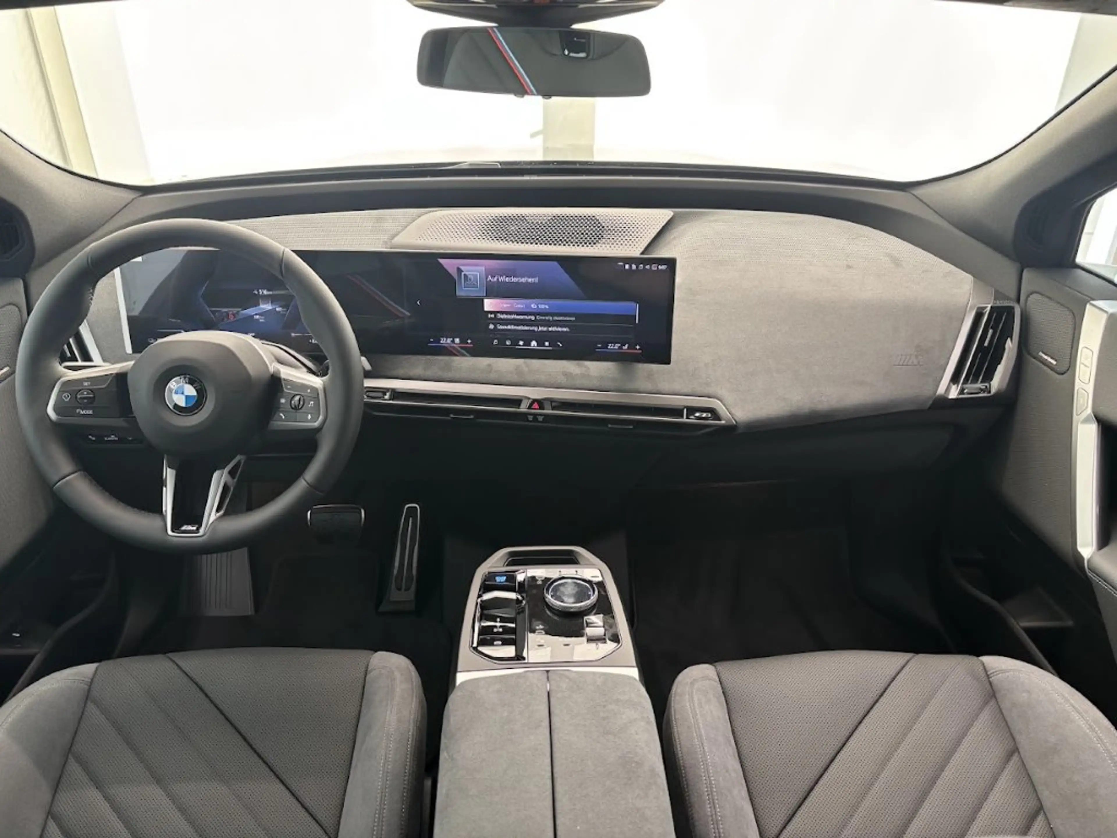BMW iX xDrive45 — photo 15