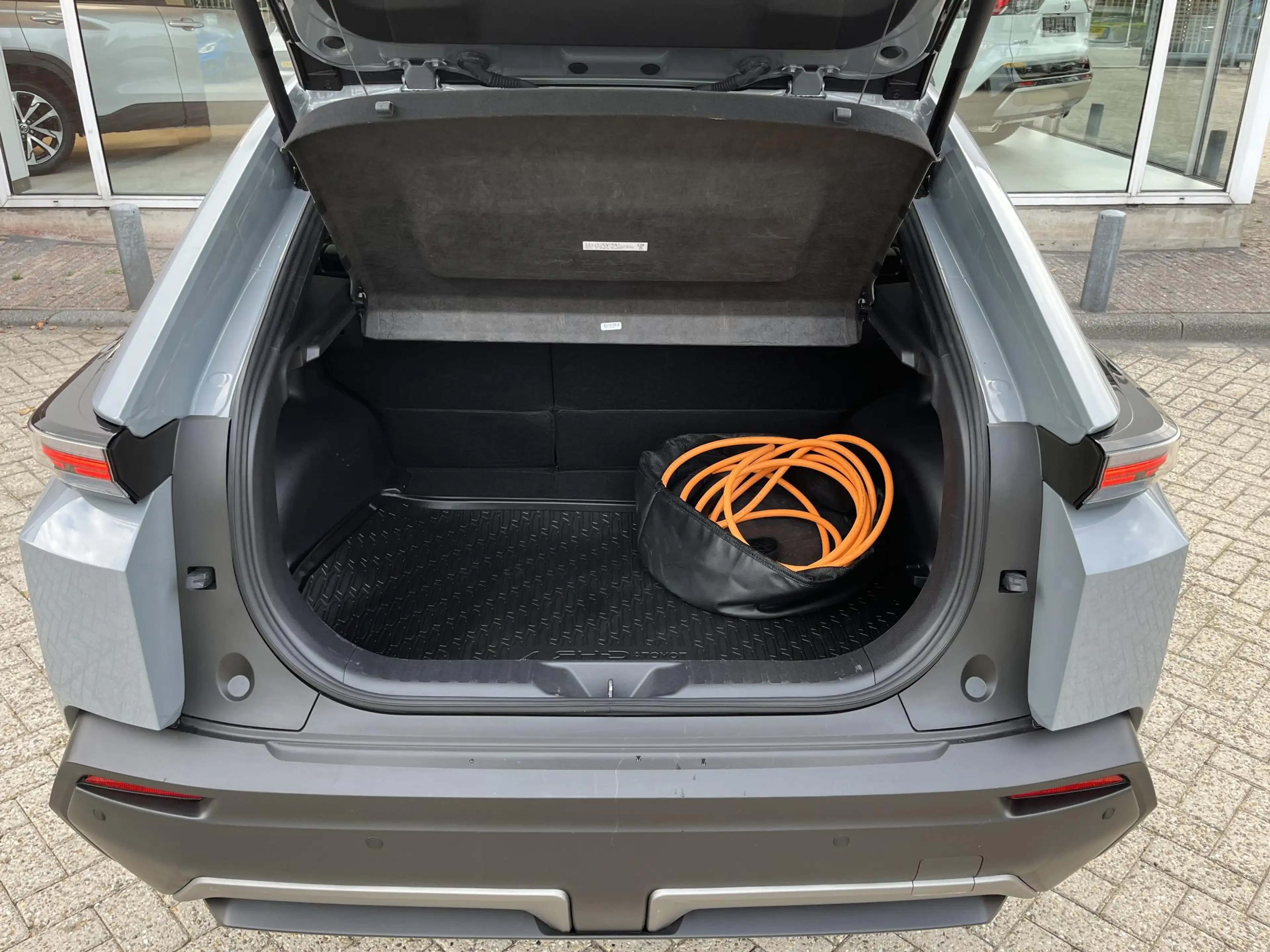 Toyota C-HR+ First Edition 77 kWh l 20 inch velgen l elektrisch — photo 14