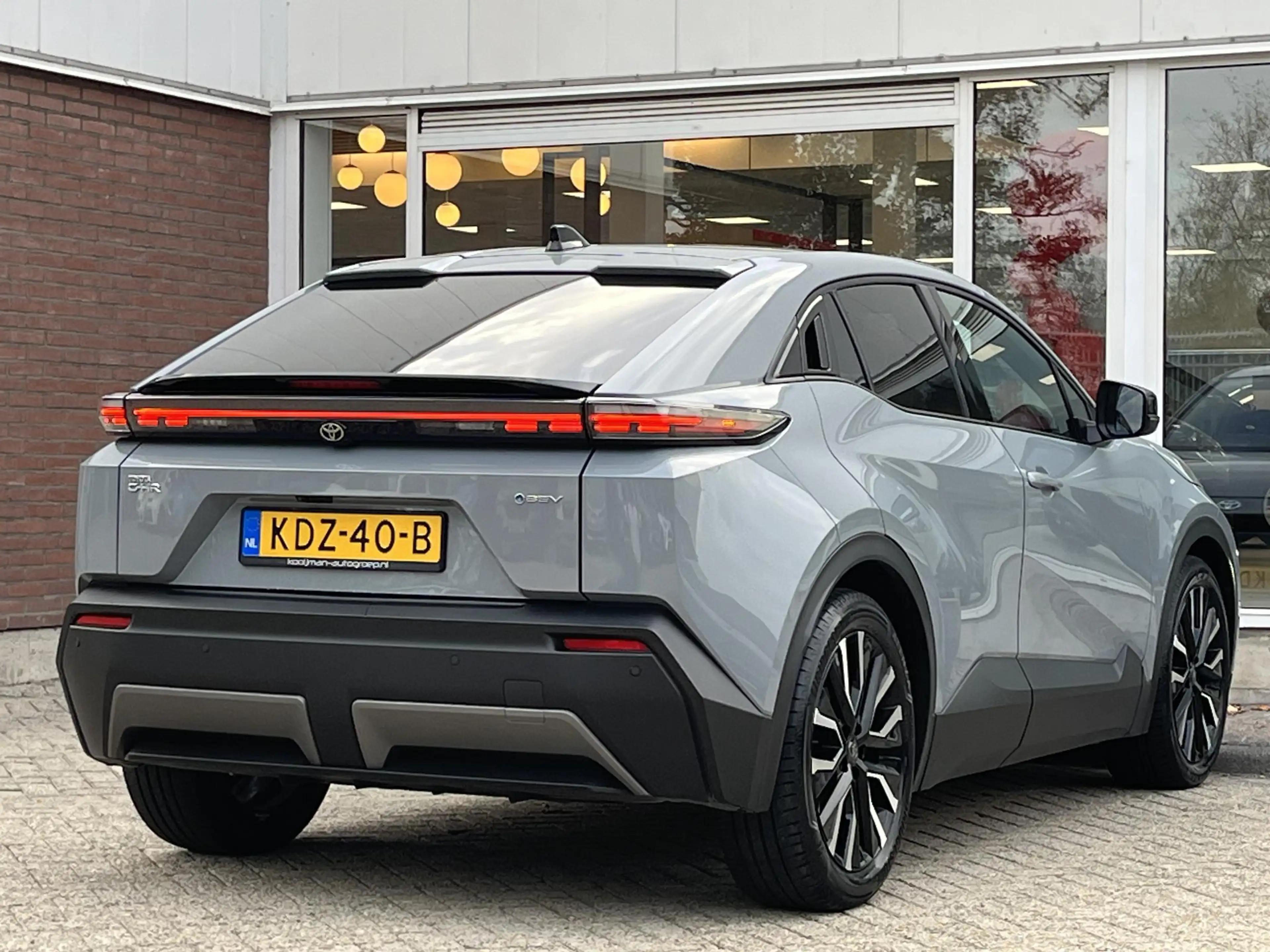 Toyota C-HR+ First Edition 77 kWh l 20 inch velgen l elektrisch — photo 12