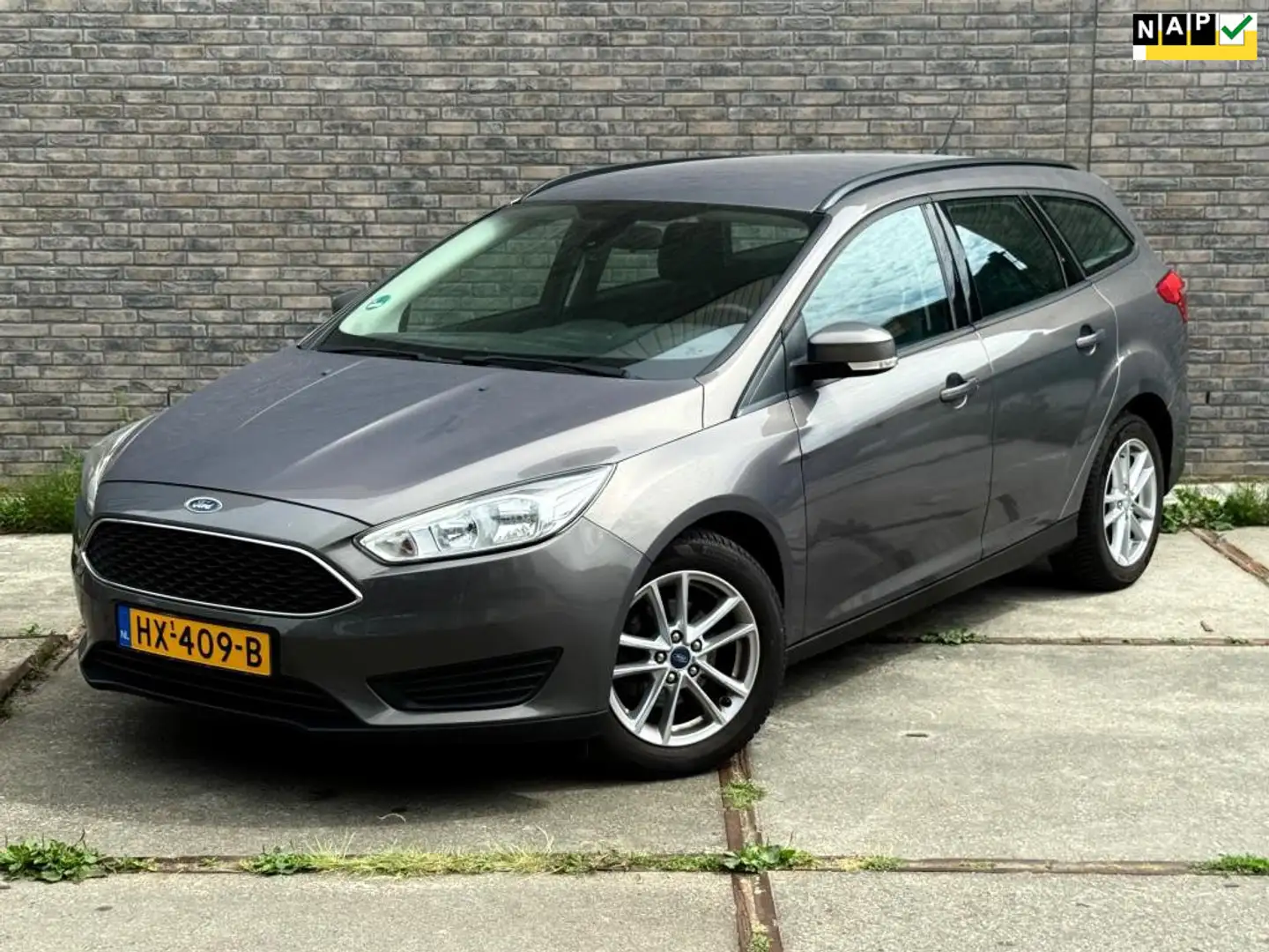 Ford Focus Wagon 1.0 Trend Edition Navigatie Bruin - 1