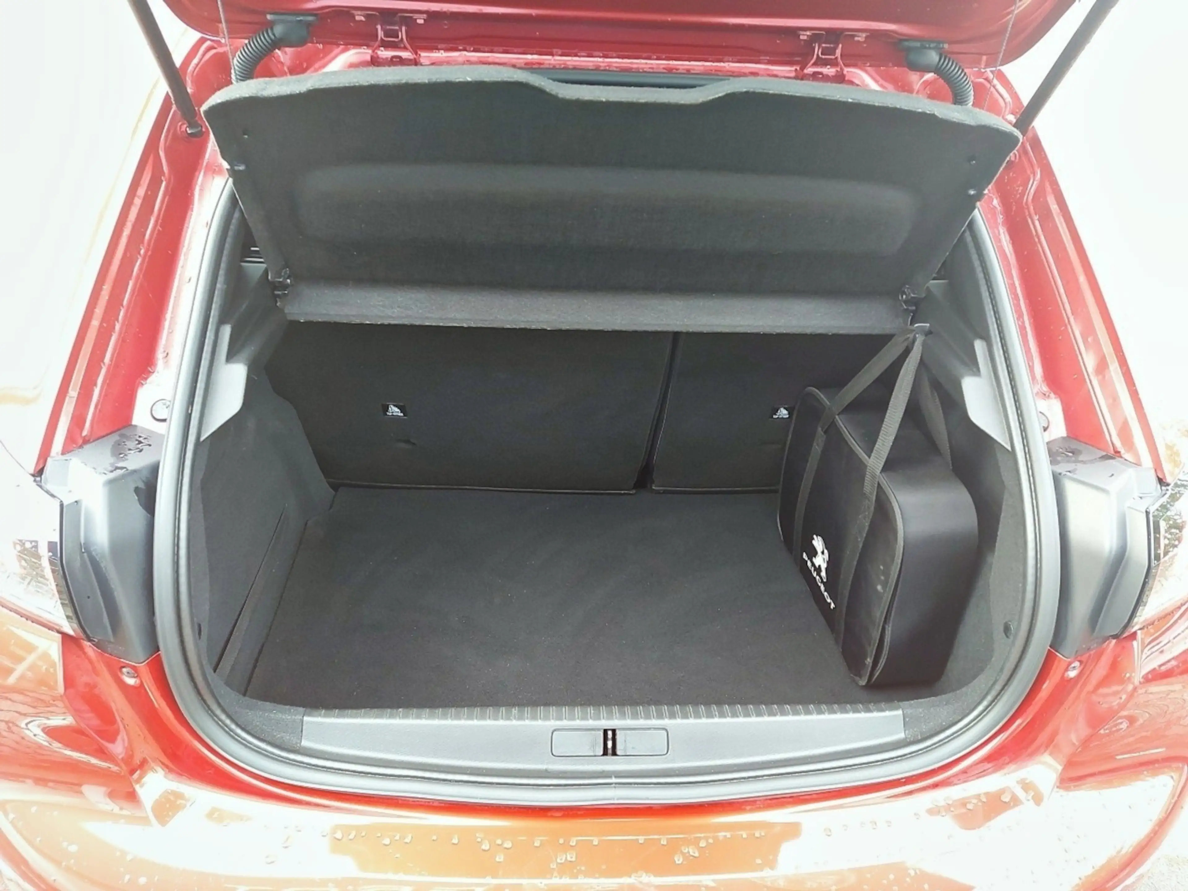 Peugeot e-208 Allure Pack 136 Navi/ Shzg — photo 6
