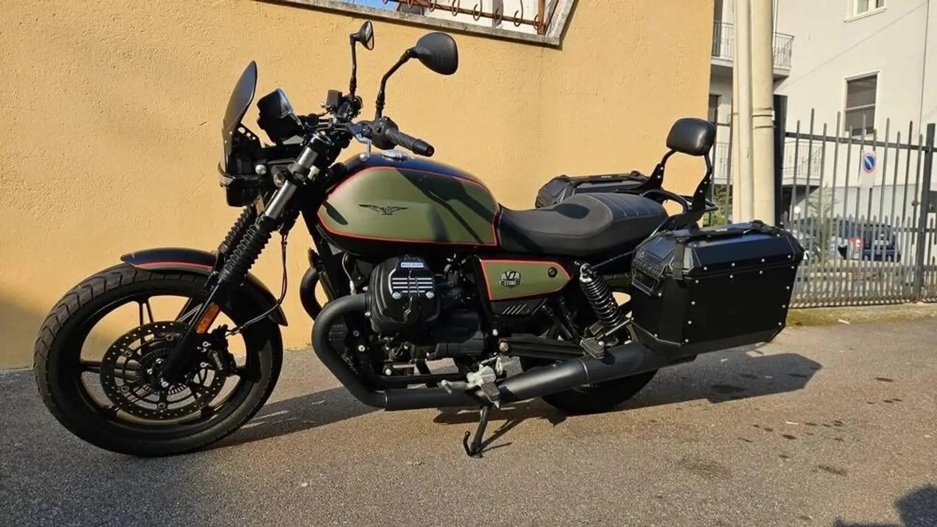 Moto Guzzi V 7 Zelená - 1