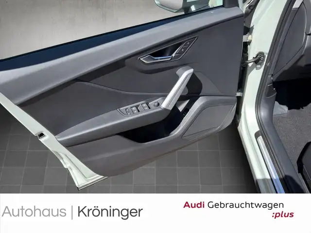 Audi Q2 view 8