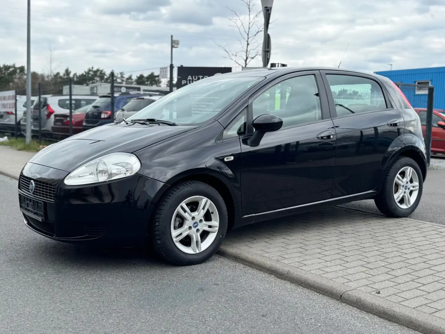 Fiat Grande Punto 1.4 8V Dynamic Klimaautomatik TÜV Black - 1