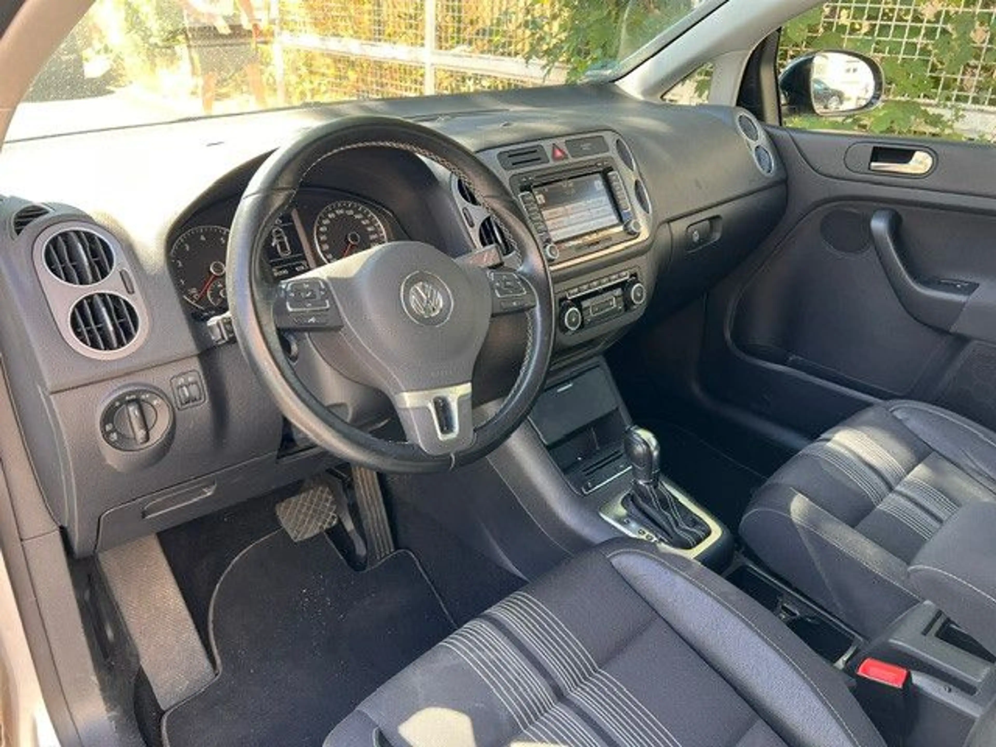 Volkswagen Golf Plus VI Match 1.2 TSI DSG AHK — photo 9