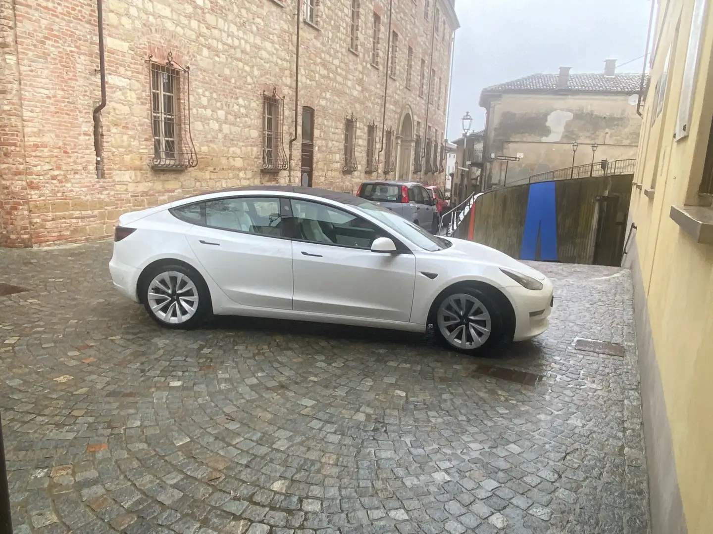 Tesla Model 3 Long Range Dual Motor 4x4 interni Bianchi - 1