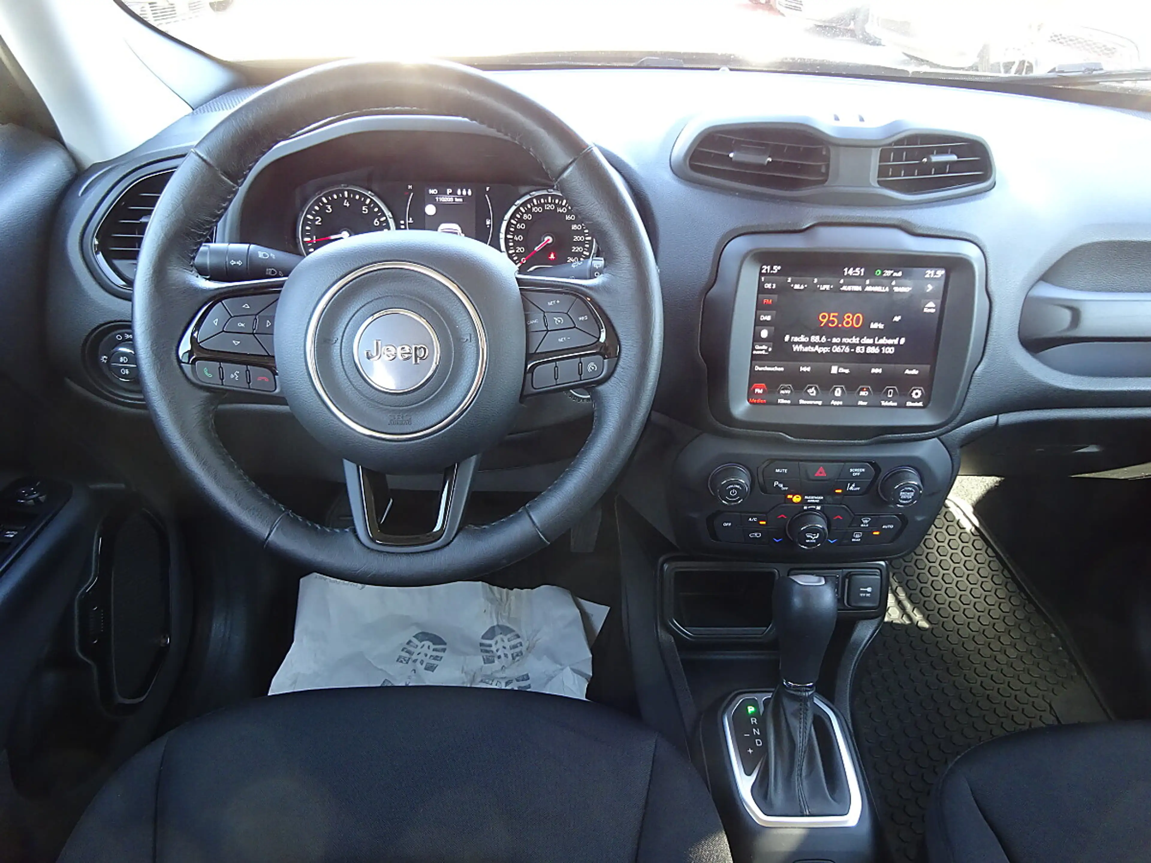 Jeep Renegade 1,3 MultiAir T4 FWD 6DDCT 150 Night Eagle — photo 8