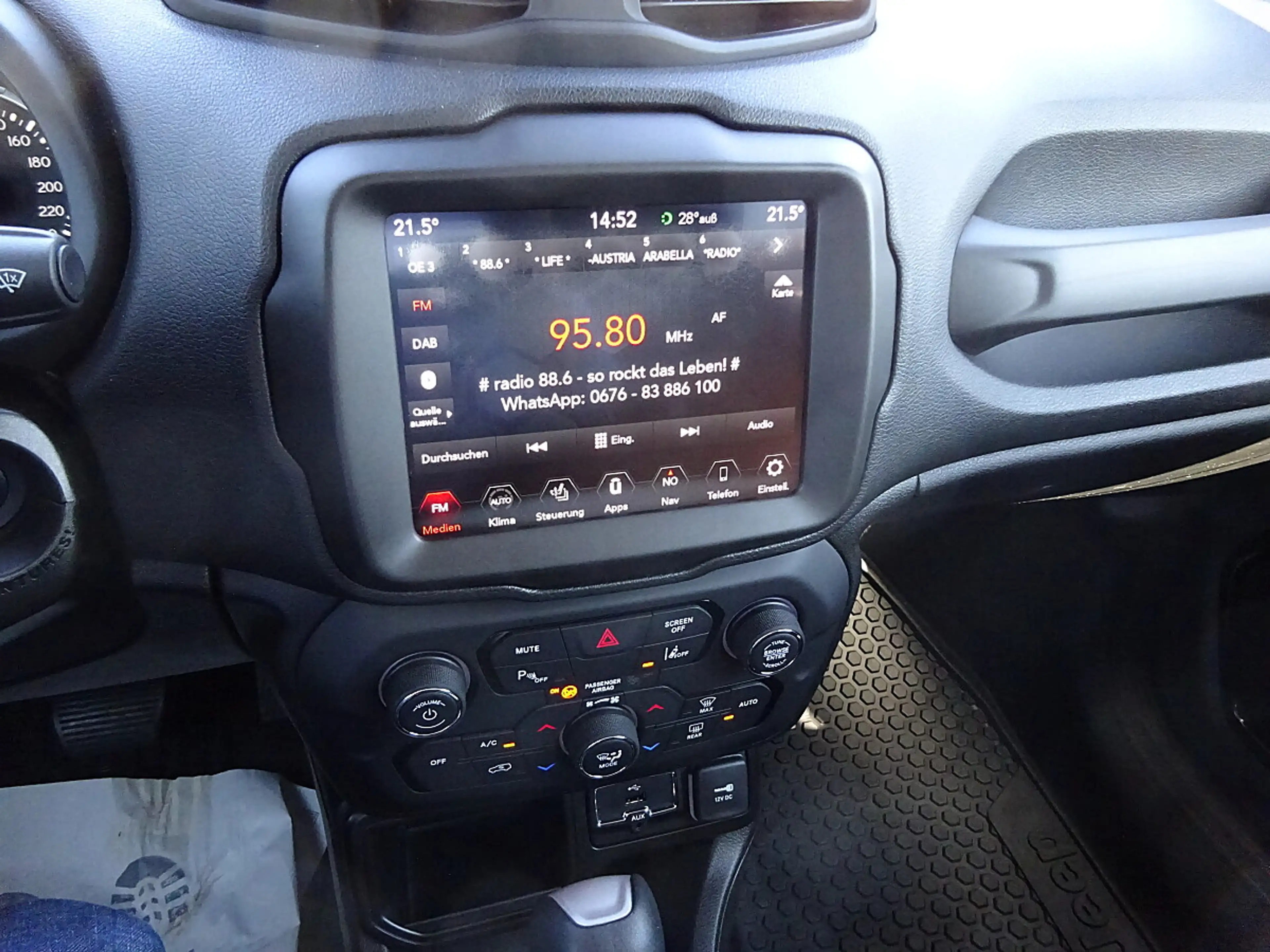 Jeep Renegade 1,3 MultiAir T4 FWD 6DDCT 150 Night Eagle — photo 10