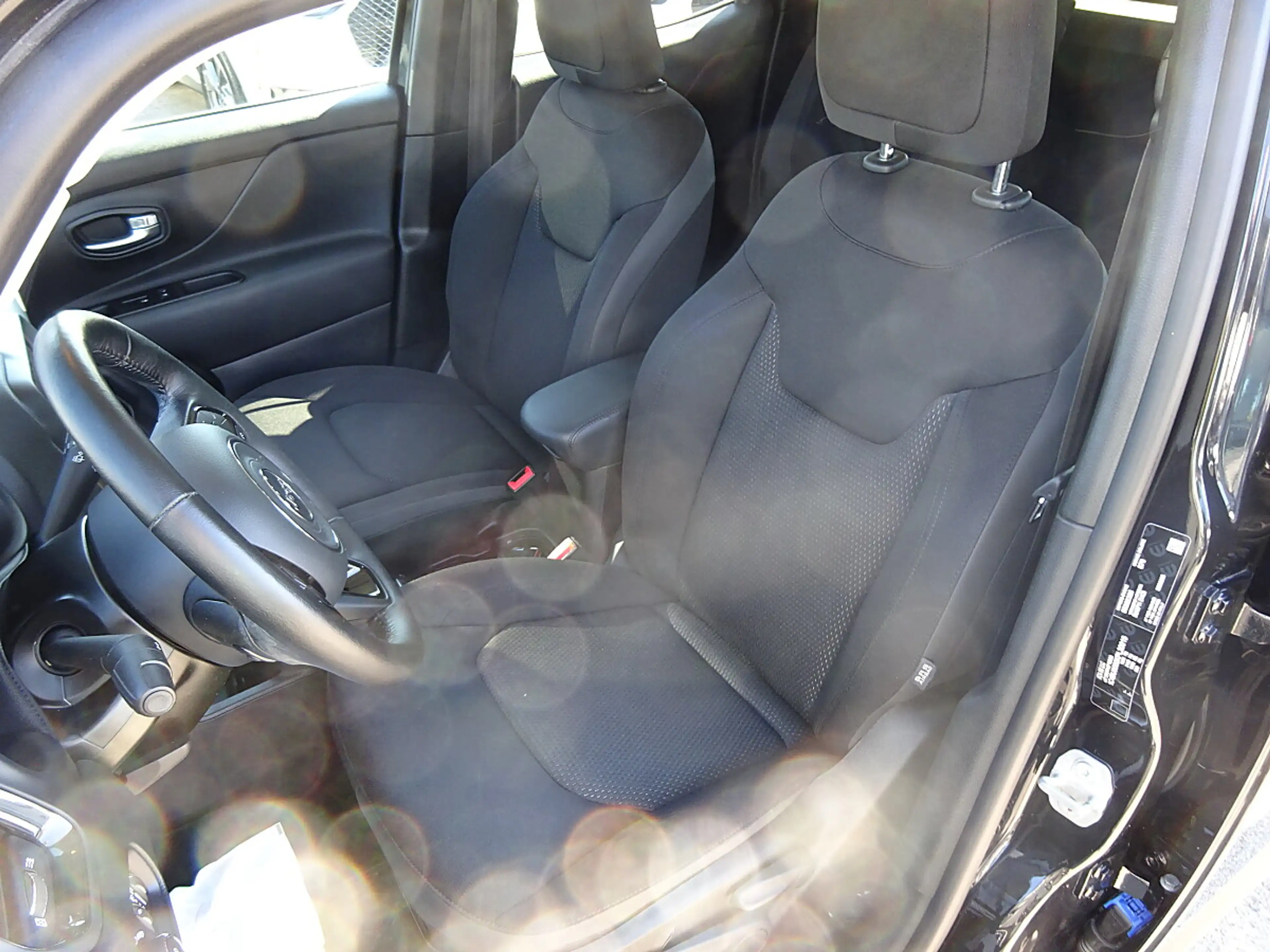 Jeep Renegade 1,3 MultiAir T4 FWD 6DDCT 150 Night Eagle — photo 5
