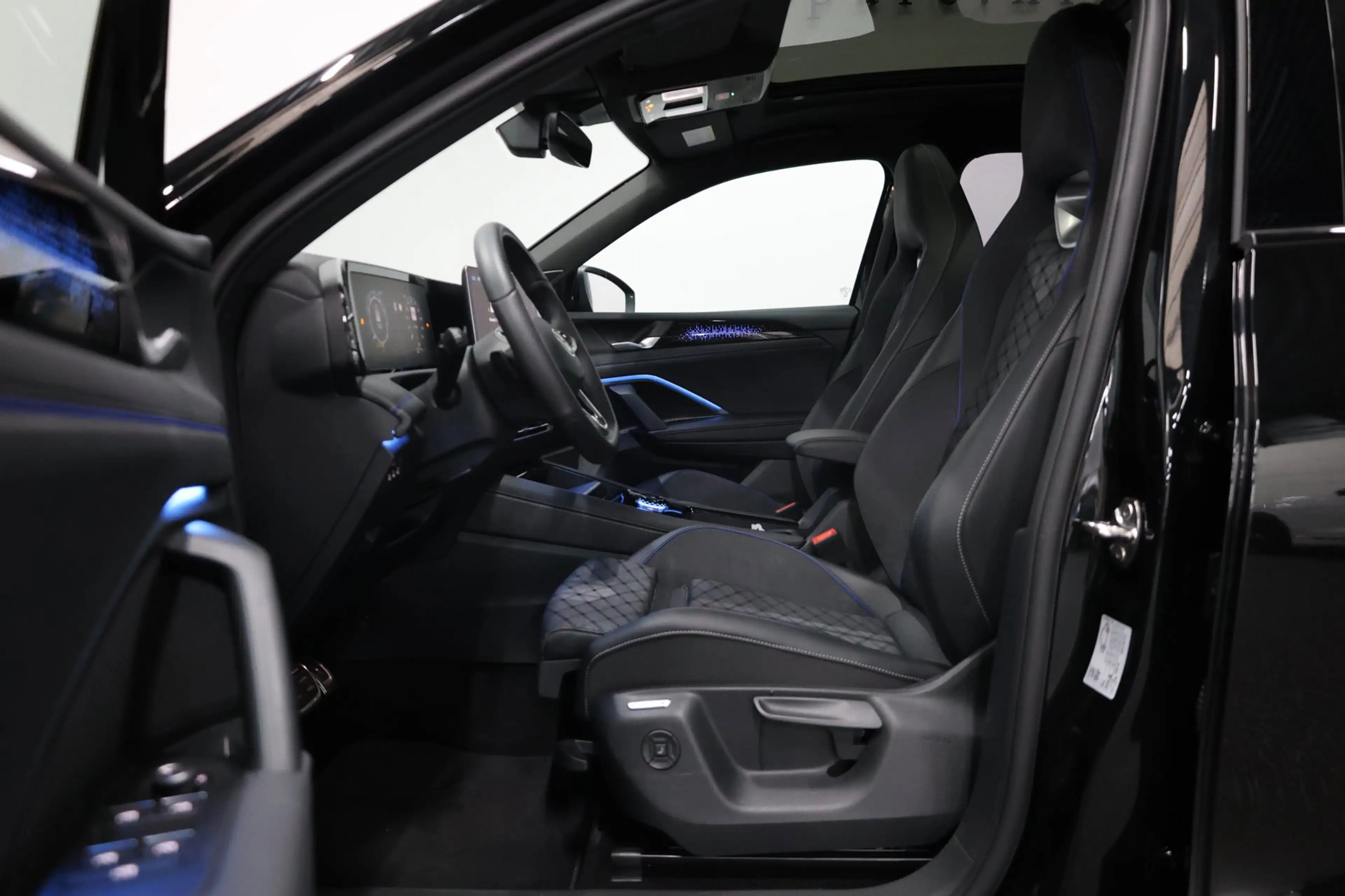Volkswagen Tiguan 1.5 eTSI 3x R-Line IQ+LED/VIRTUAL/SFEER/PANO/ALCAN — photo 12