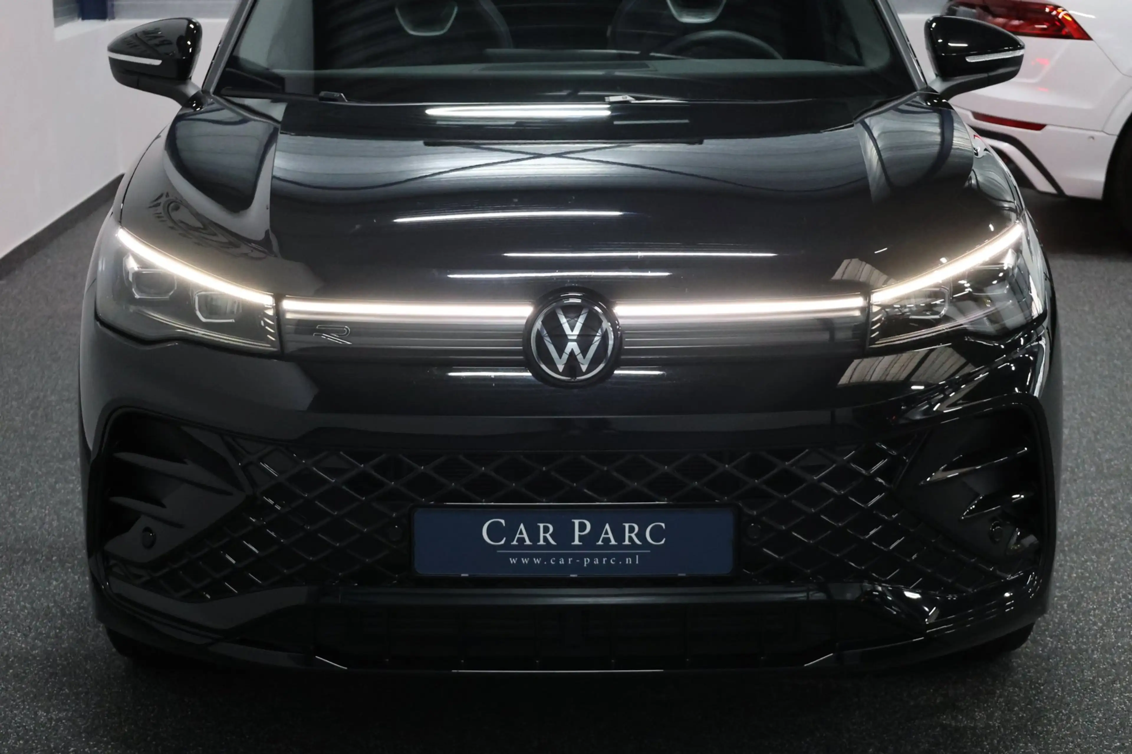 Volkswagen Tiguan 1.5 eTSI 3x R-Line IQ+LED/VIRTUAL/SFEER/PANO/ALCAN — photo 30
