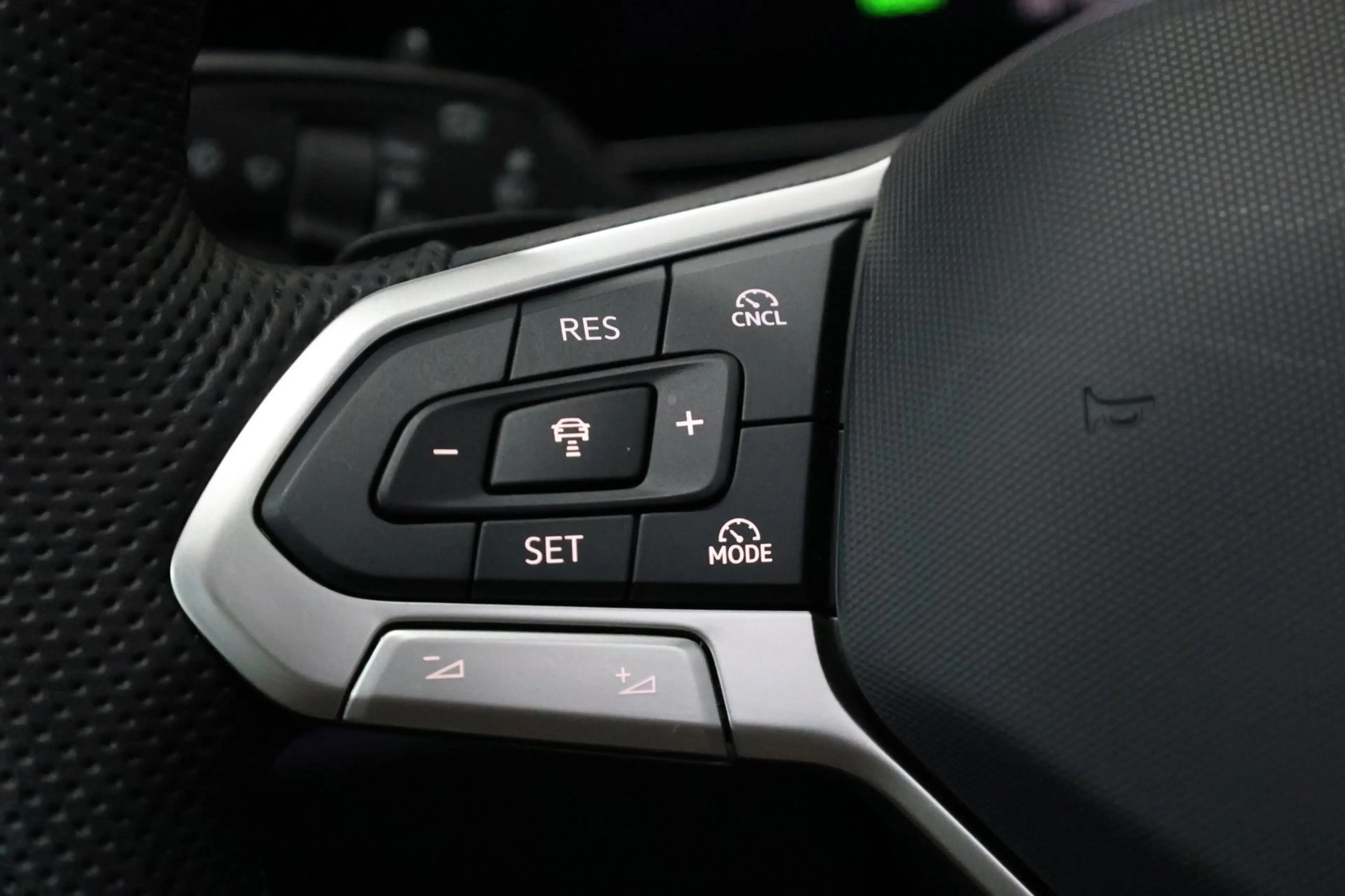 Volkswagen Tiguan 1.5 eTSI 3x R-Line IQ+LED/VIRTUAL/SFEER/PANO/ALCAN — photo 15