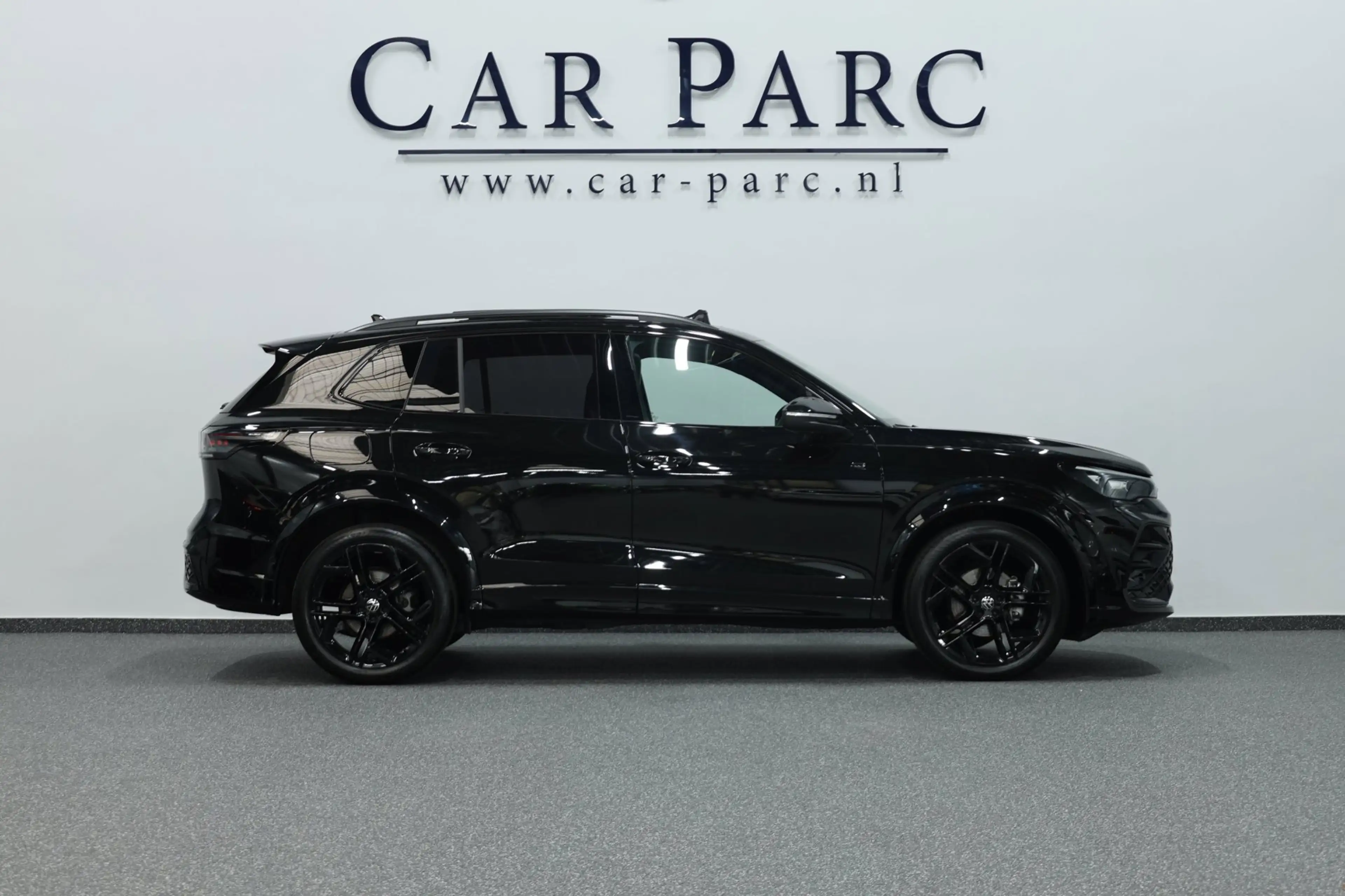 Volkswagen Tiguan 1.5 eTSI 3x R-Line IQ+LED/VIRTUAL/SFEER/PANO/ALCAN — photo 4