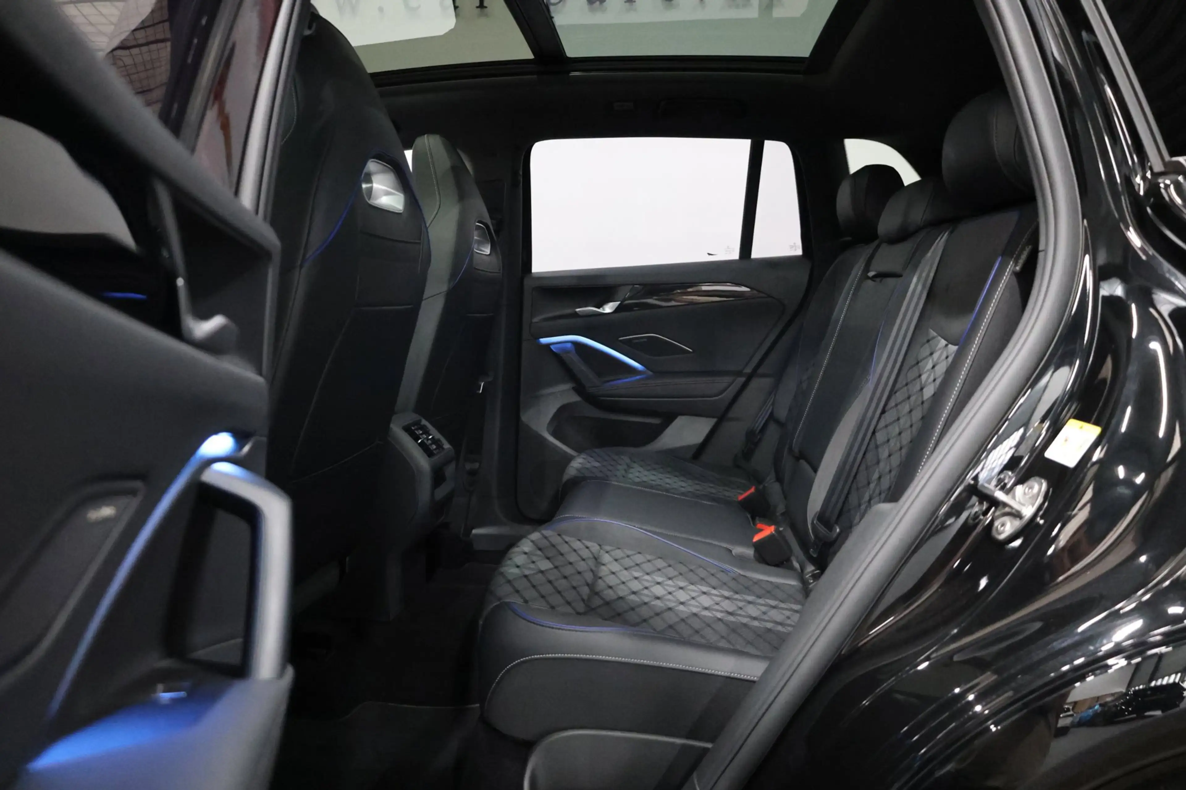 Volkswagen Tiguan 1.5 eTSI 3x R-Line IQ+LED/VIRTUAL/SFEER/PANO/ALCAN — photo 13