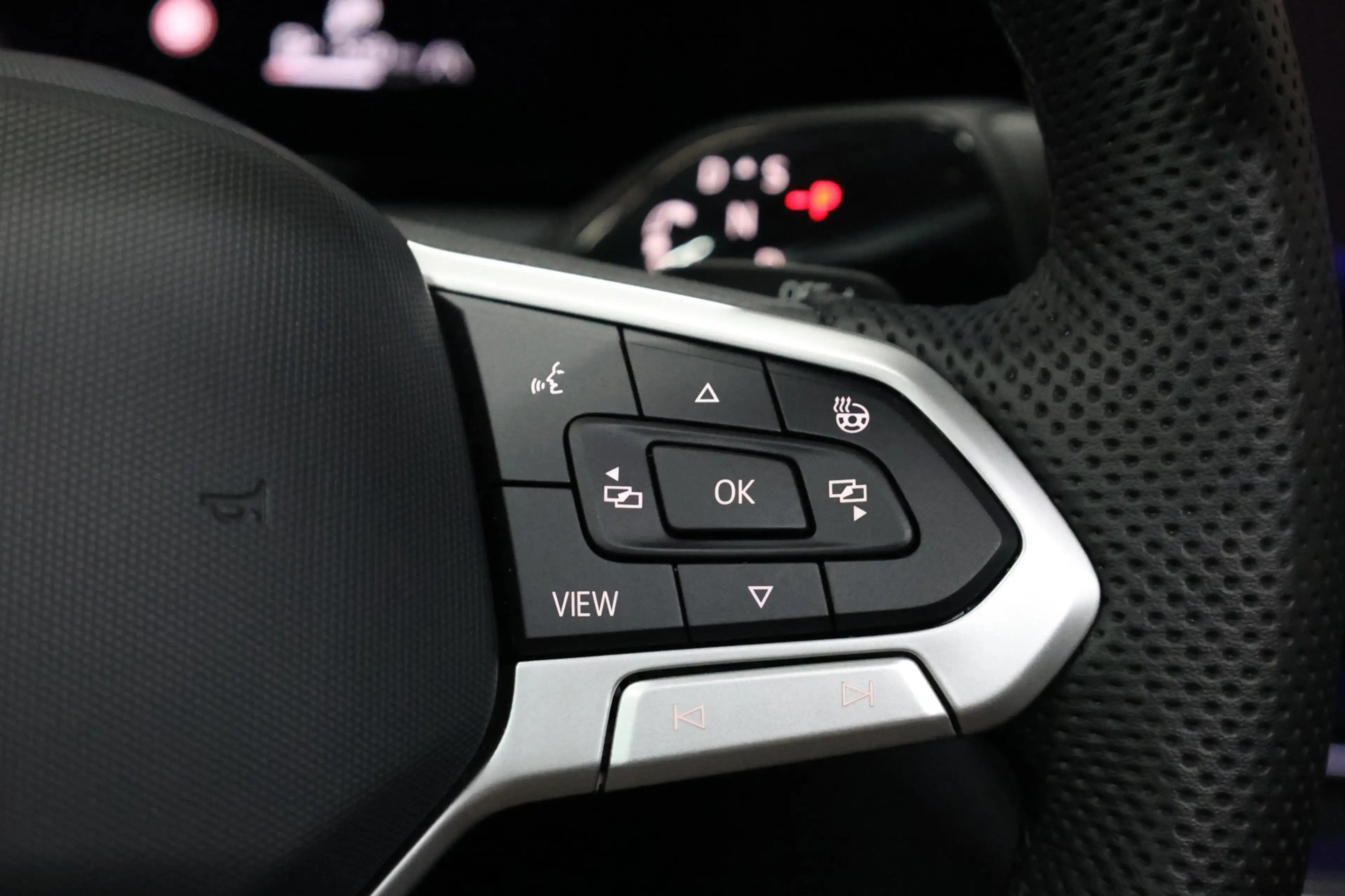 Volkswagen Tiguan 1.5 eTSI 3x R-Line IQ+LED/VIRTUAL/SFEER/PANO/ALCAN — photo 16