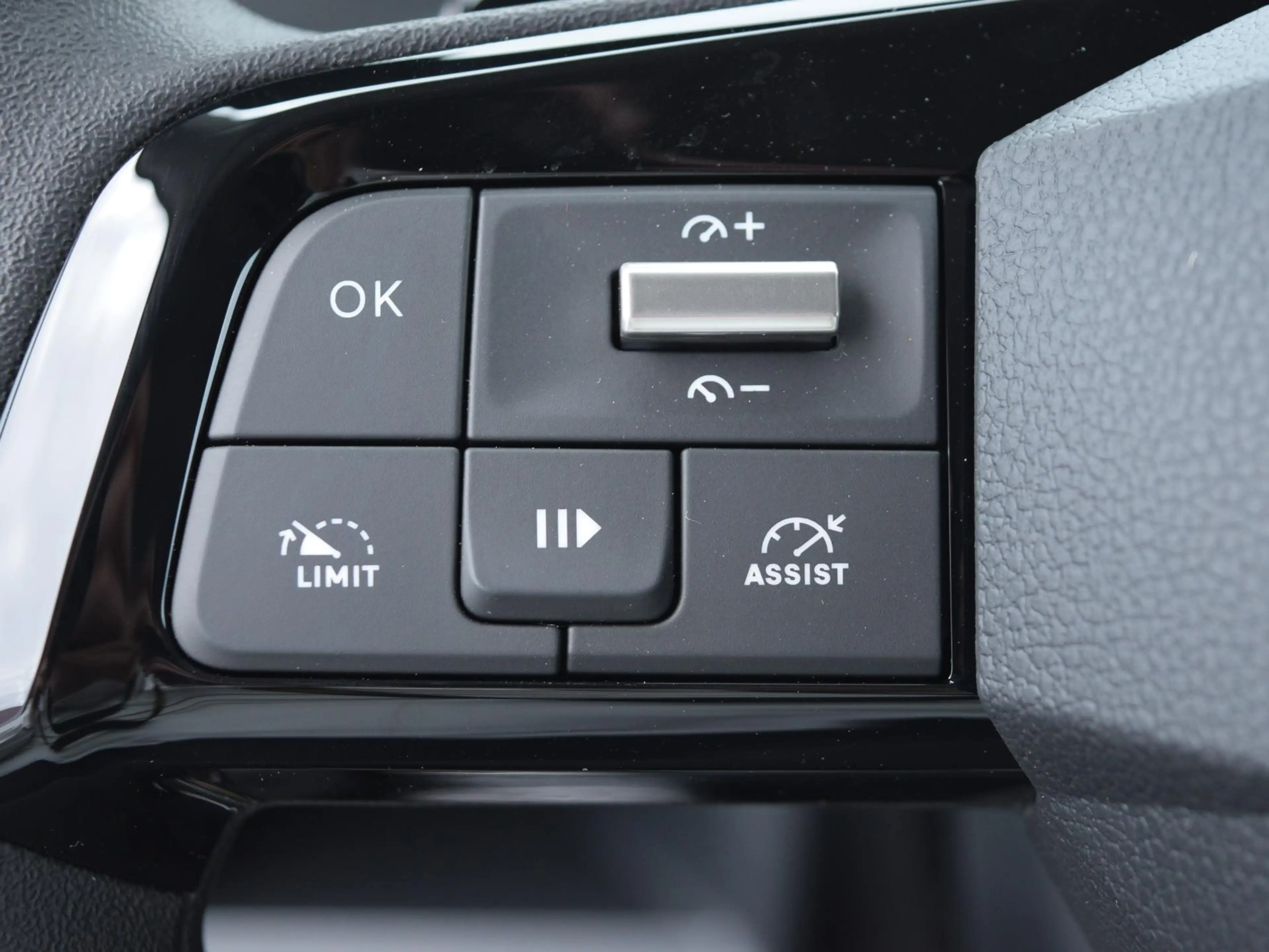 Peugeot Expert GB L3H1 75KWH LED Laadruimte verlichting  /  Houte — photo 15