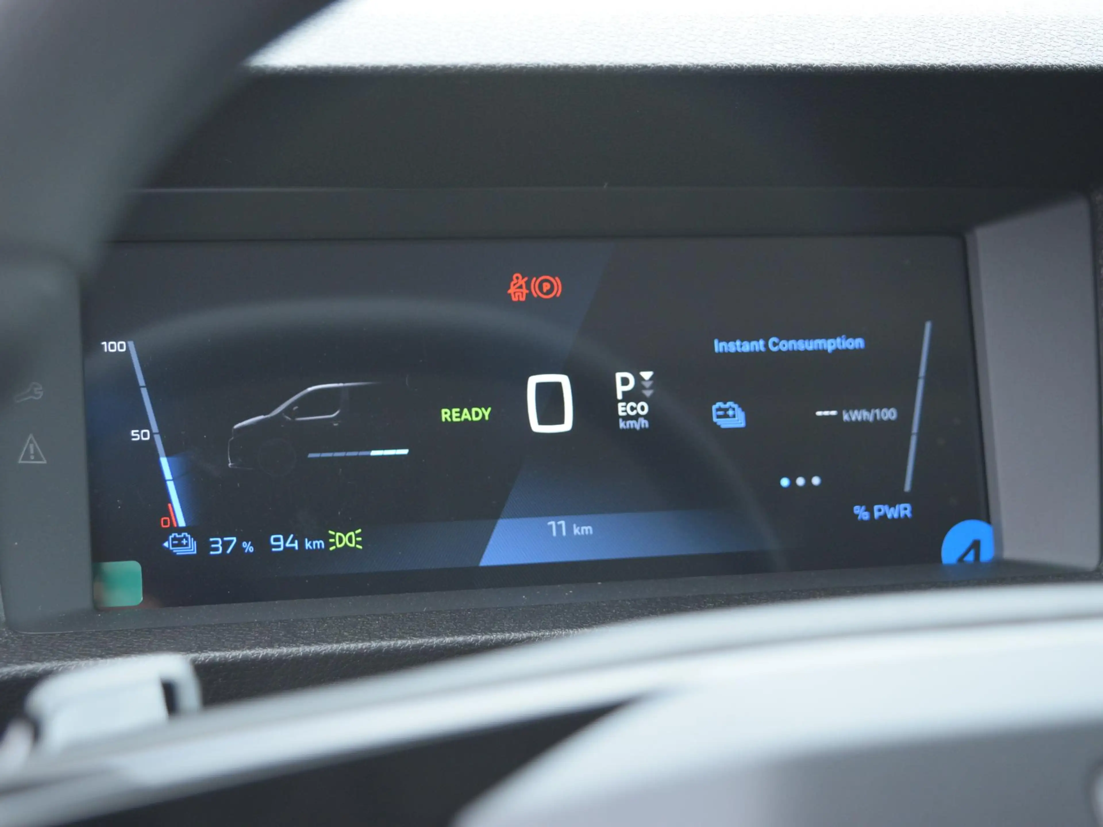 Peugeot Expert GB L3H1 75KWH LED Laadruimte verlichting  /  Houte — photo 8