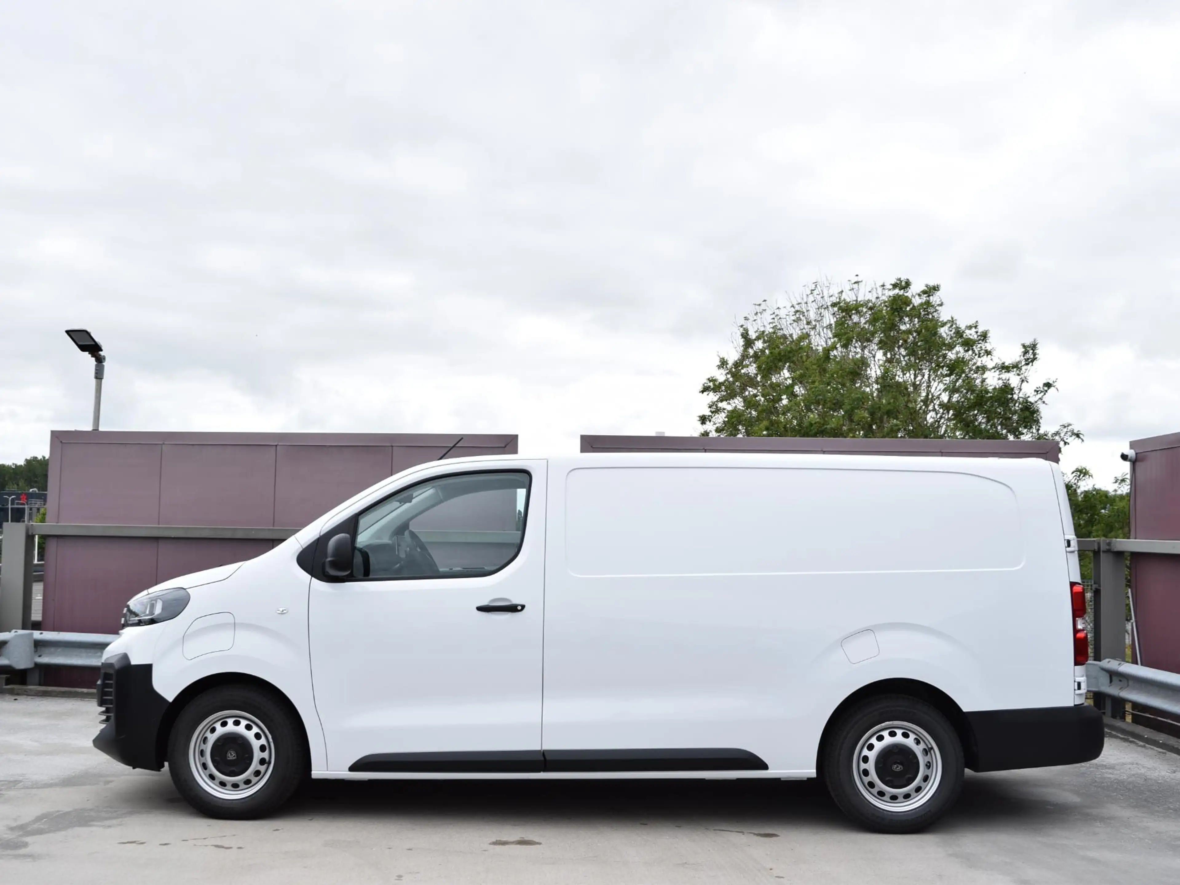 Peugeot Expert GB L3H1 75KWH LED Laadruimte verlichting  /  Houte — photo 2