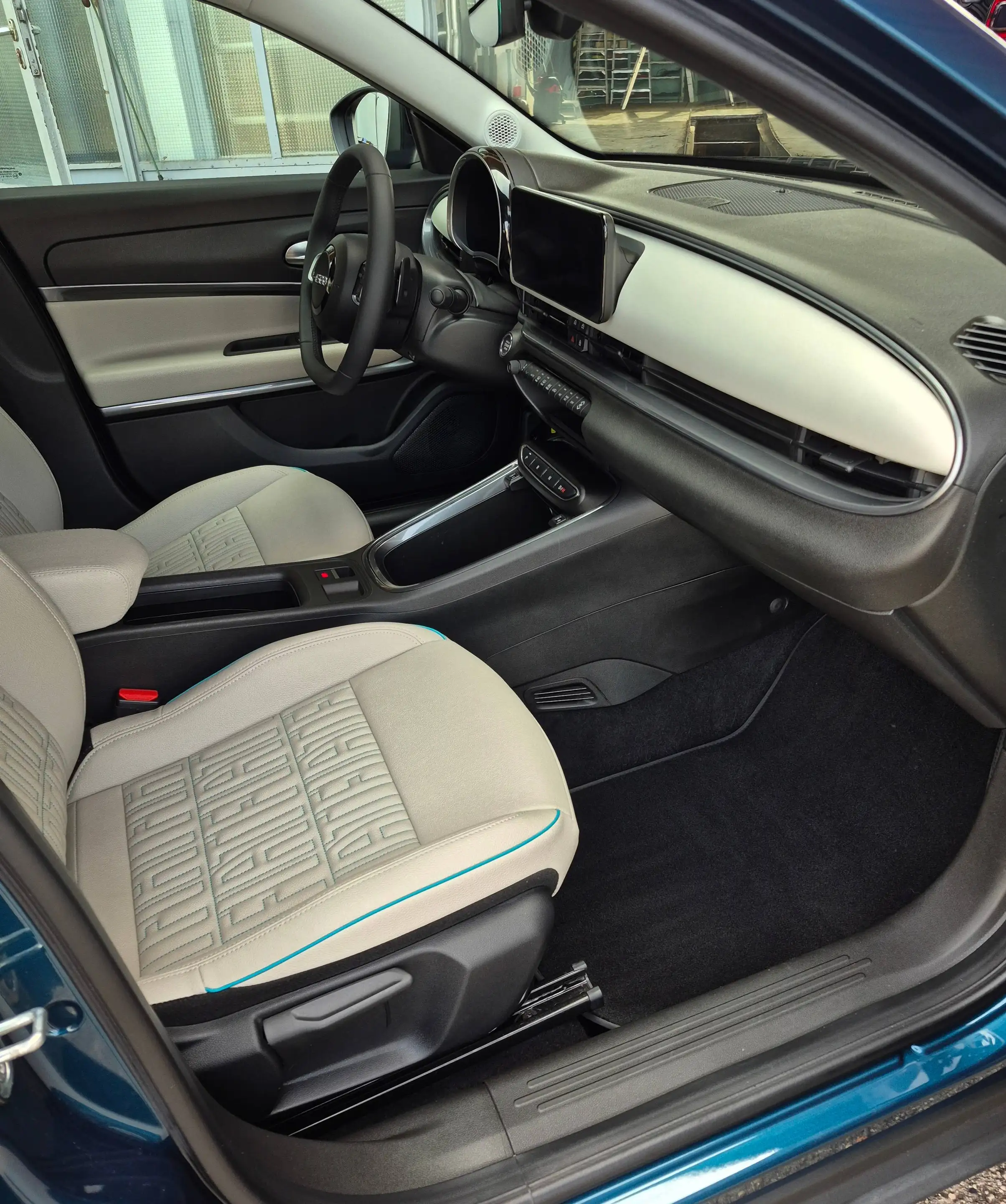 Fiat 600 Hybrid La Prima Autom., Navi, Keyless, Kamera — photo 7