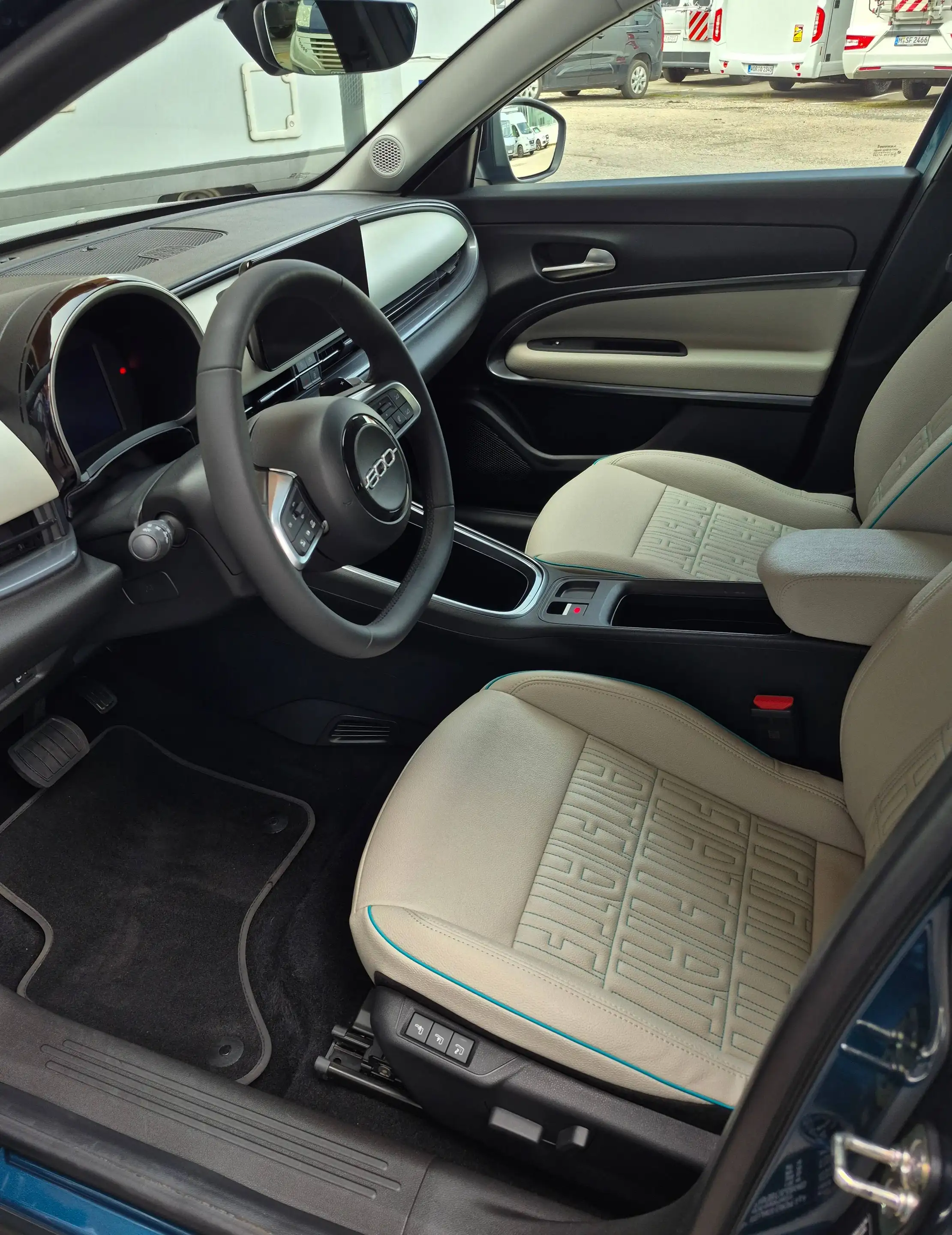 Fiat 600 Hybrid La Prima Autom., Navi, Keyless, Kamera — photo 5