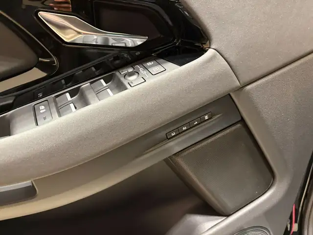 Land Rover Range Rover Evoque view 11