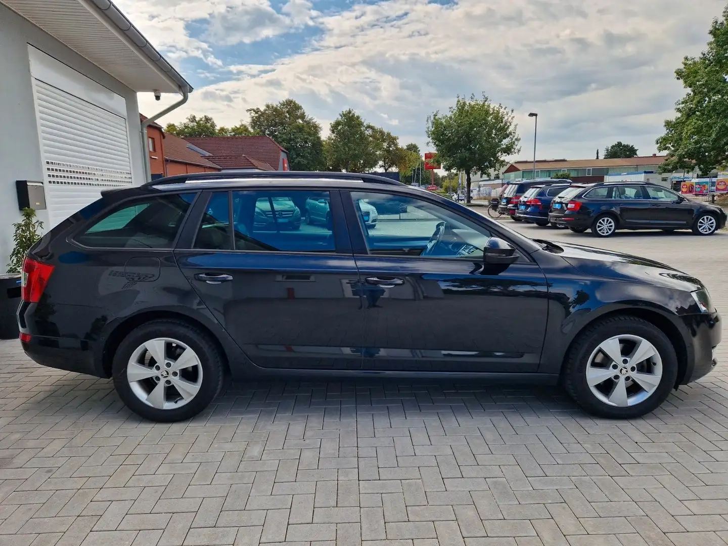 Skoda Octavia 2.0 TDI+Navi+Scheckheft+PDC Schwarz - 2
