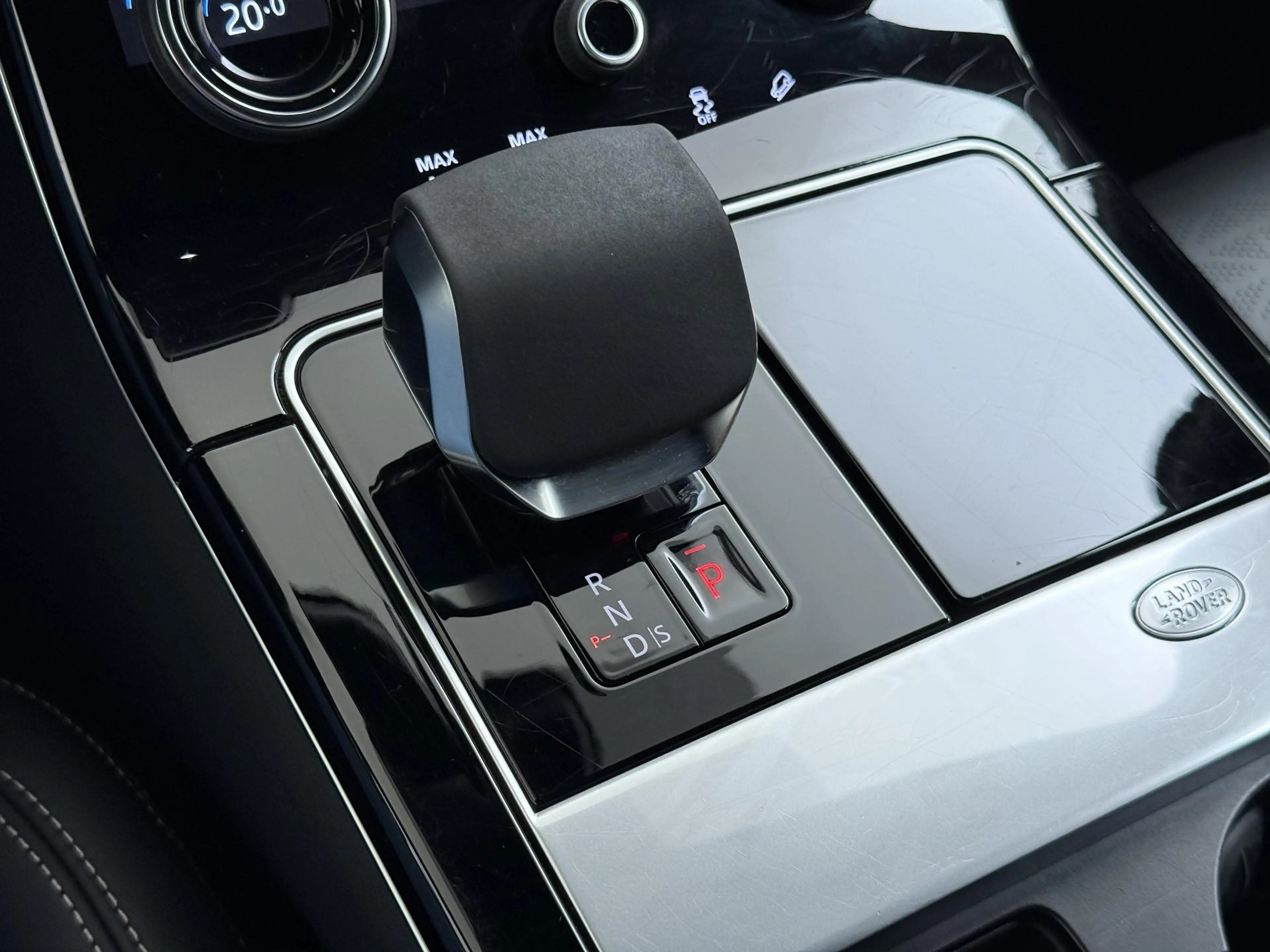 Land Rover Range Rover Velar 2.0 P400e R-Dynamic SE Trekhaak/22Inch/Massage/Mer — photo 38