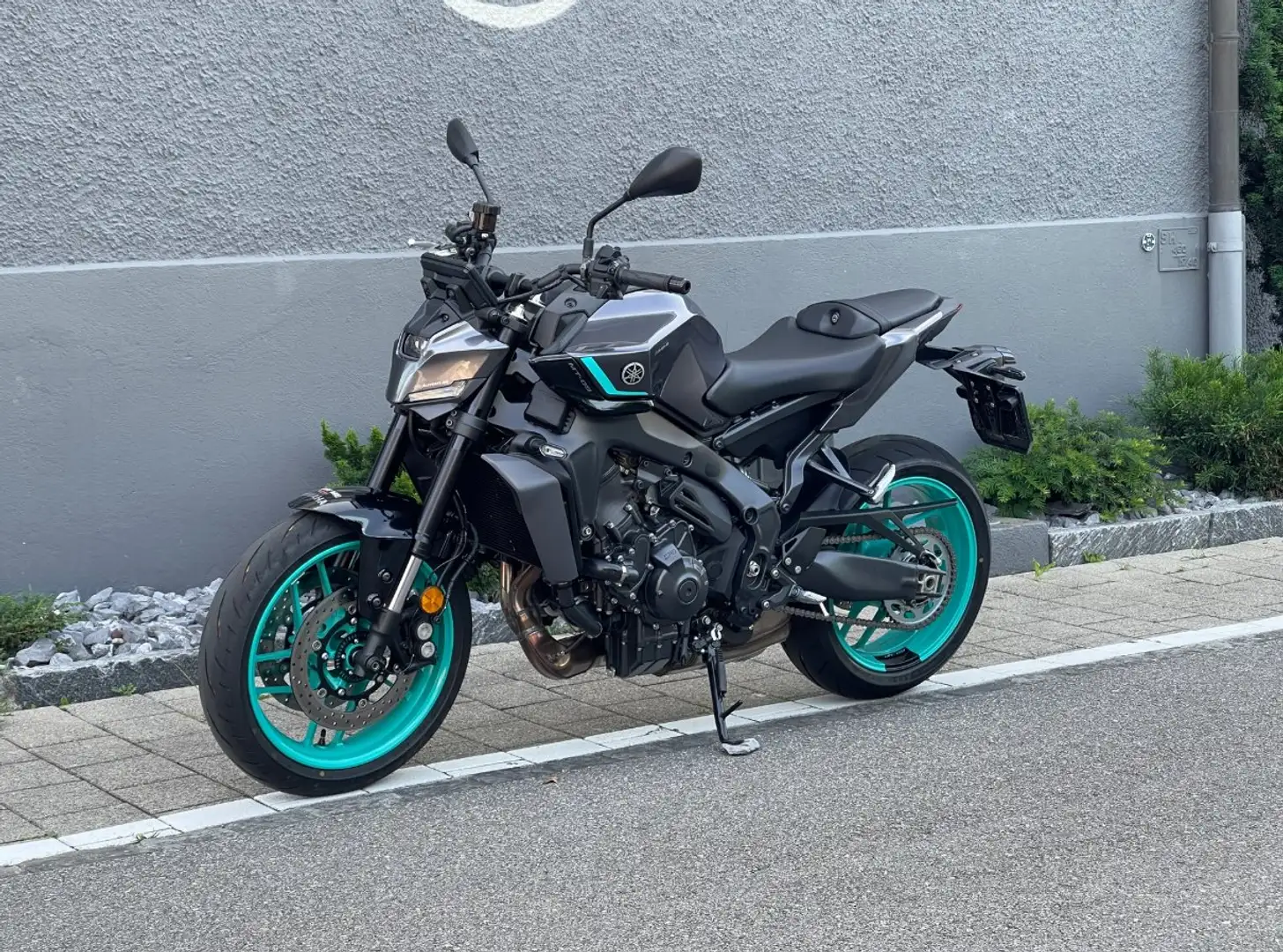 Yamaha MT-09 Y-AMT Grau - 2