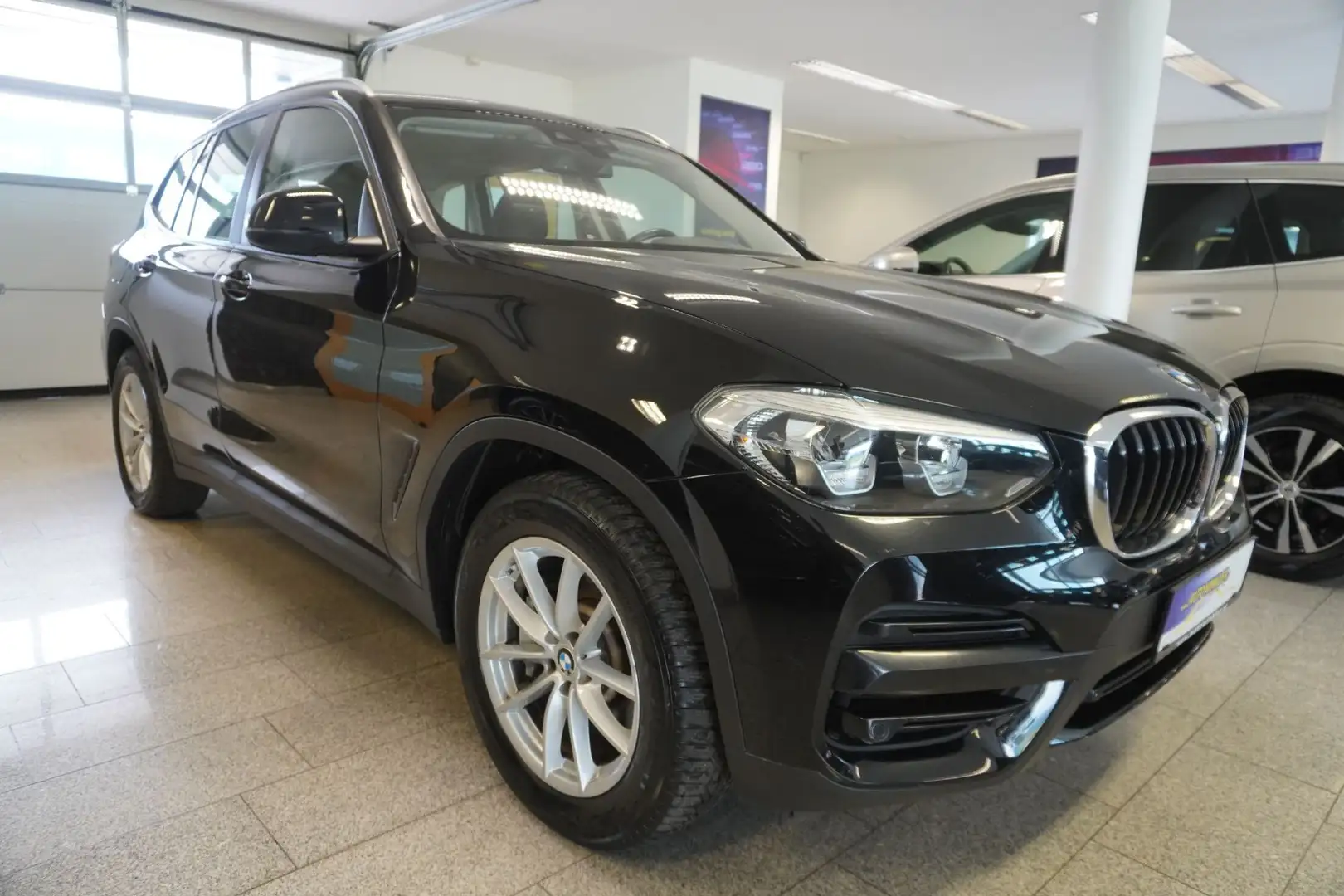 BMW X3 xDrive30e PHEV Aut. Navi Schwarz - 2