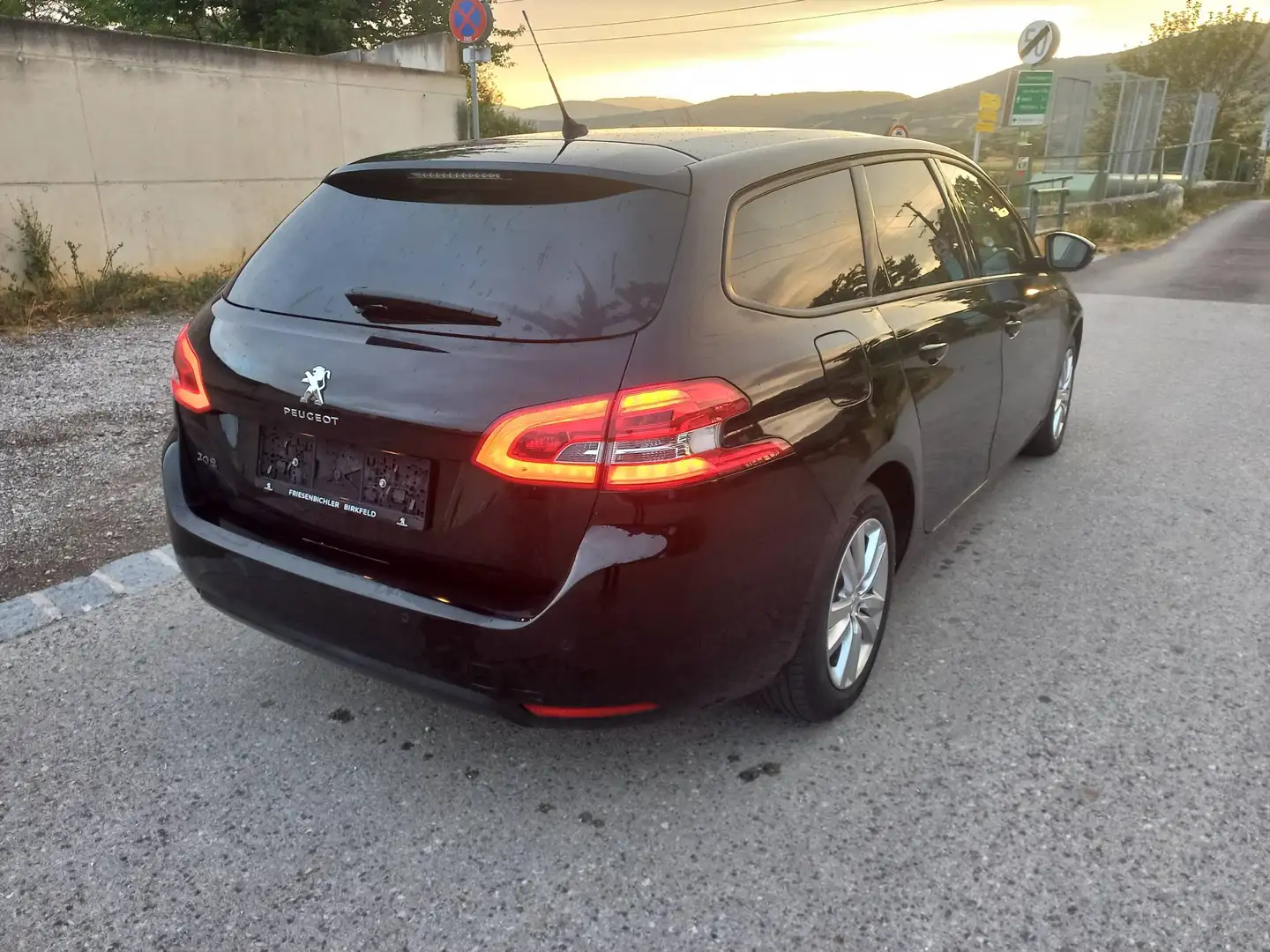 Peugeot 308 308 SW 1,5 BlueHDI 130 Style S Schwarz - 2