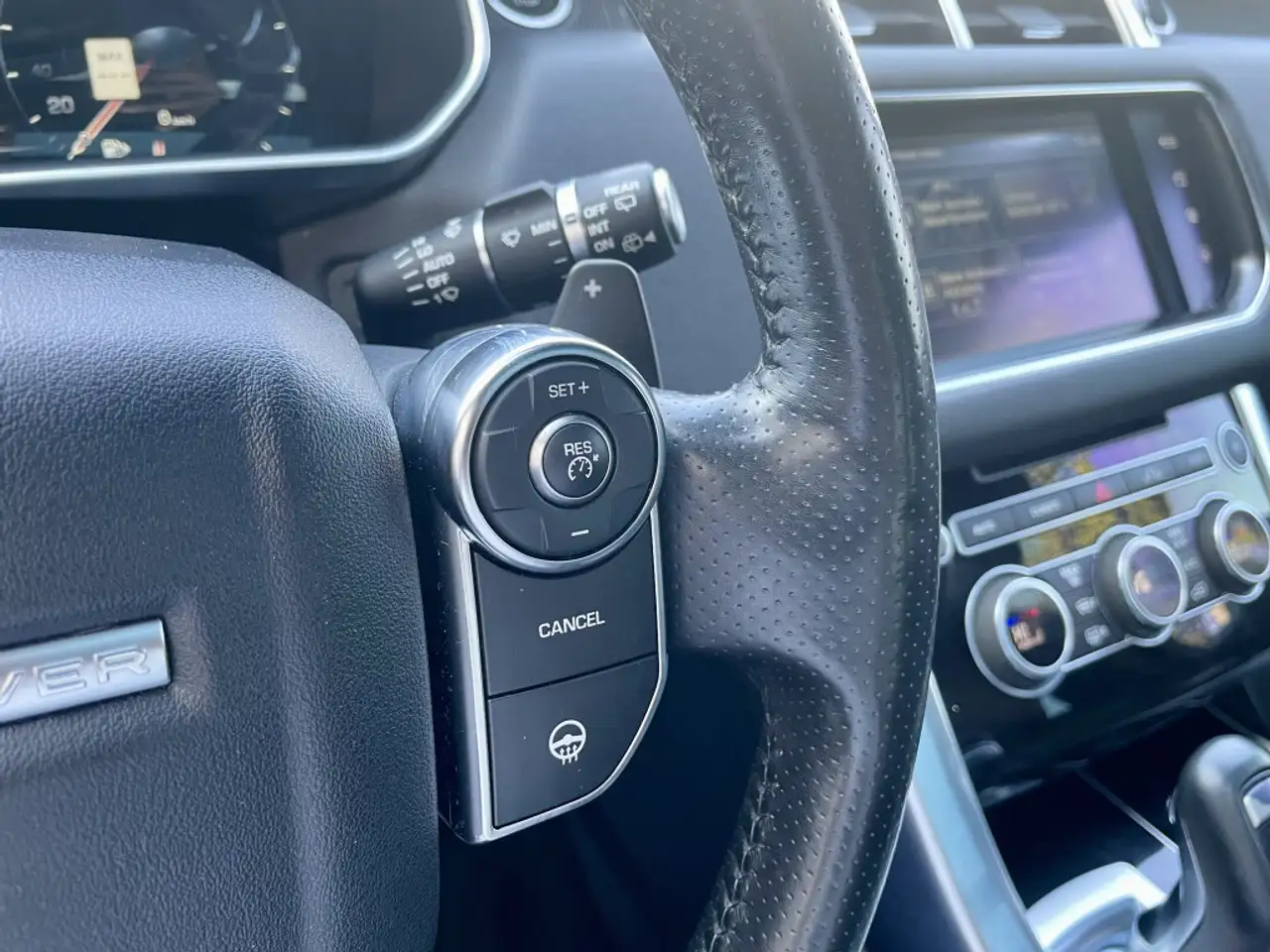 Land Rover Range Rover Sport снимка Land Rover Range Rover Sport