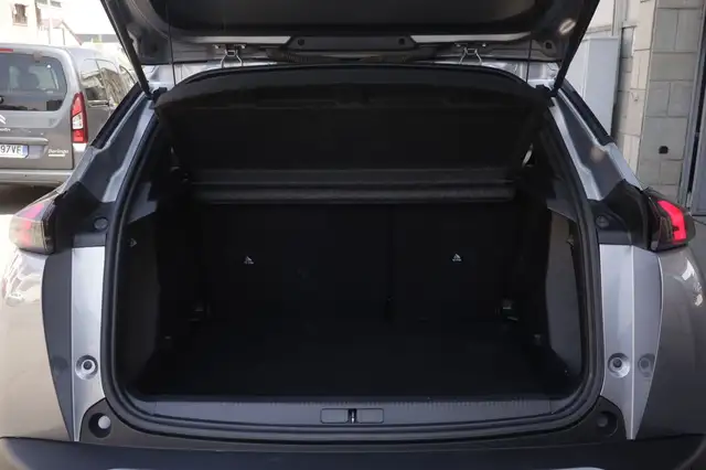 Peugeot 2008 view 18