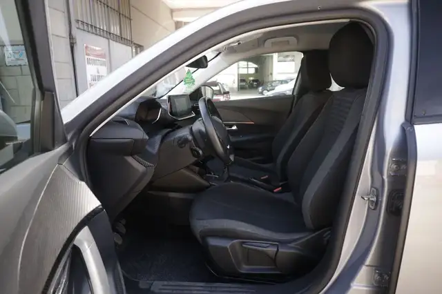 Peugeot 2008 view 17