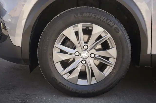 Peugeot 2008 view 5