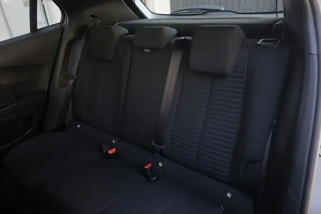 Peugeot 2008 view 3