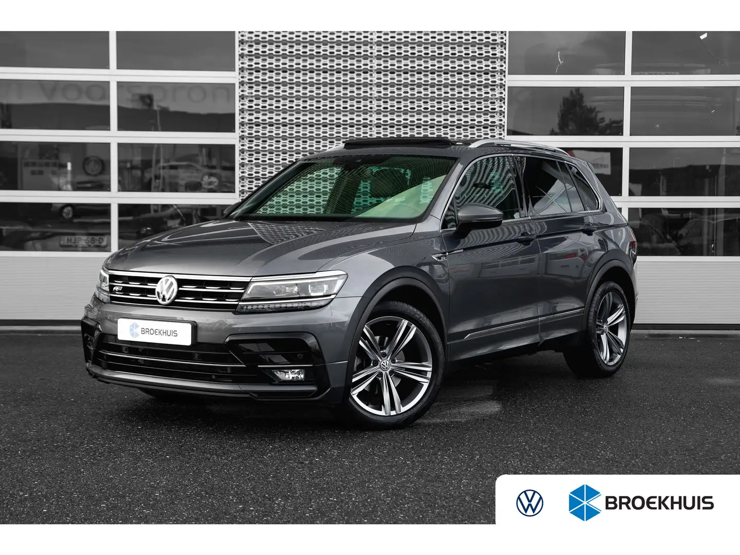 Volkswagen Tiguan 1.5 TSI 150pk DSG Highline Business R | Panorama d Gris - 1