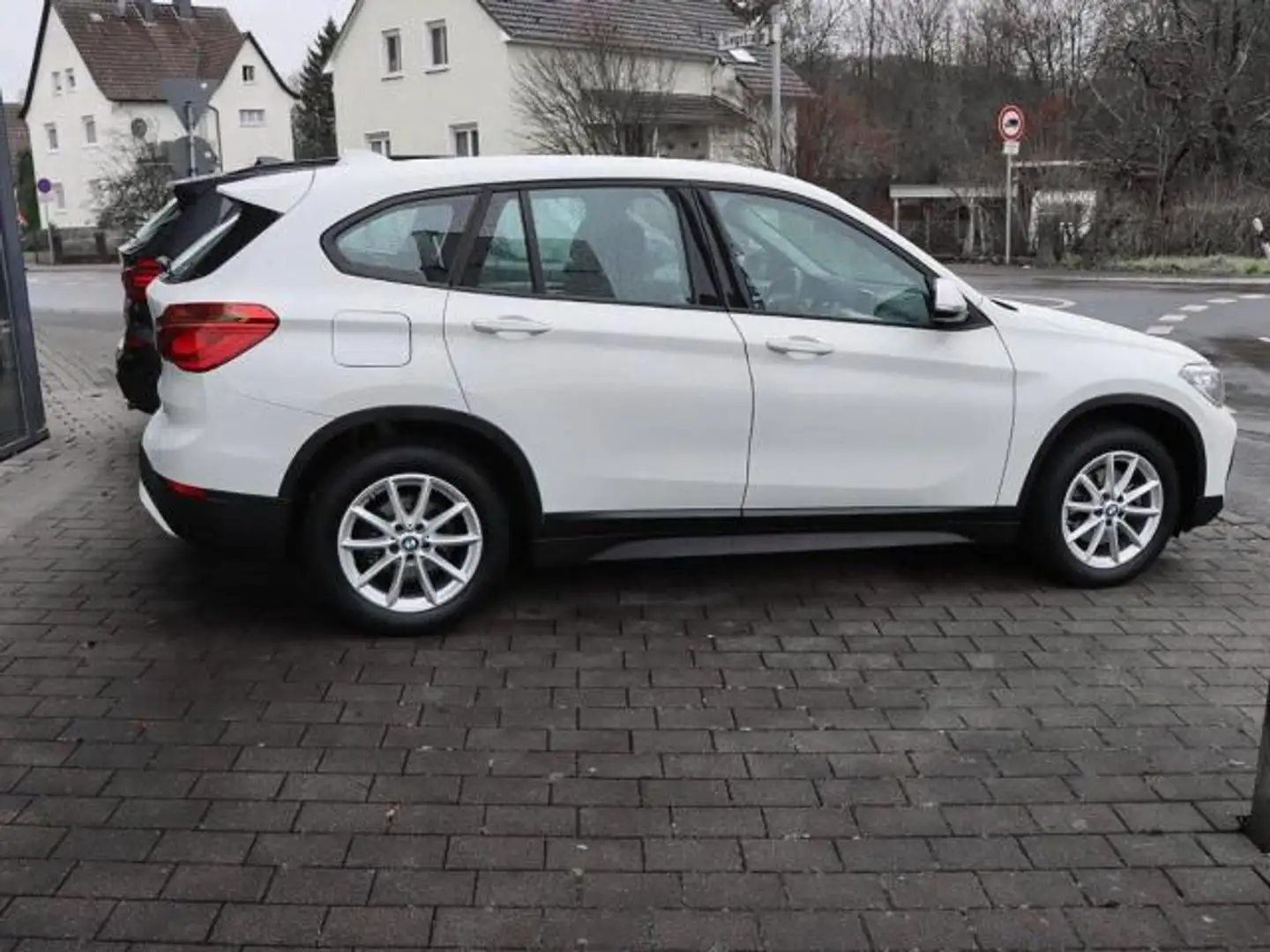 BMW X1 18i Wit - 2