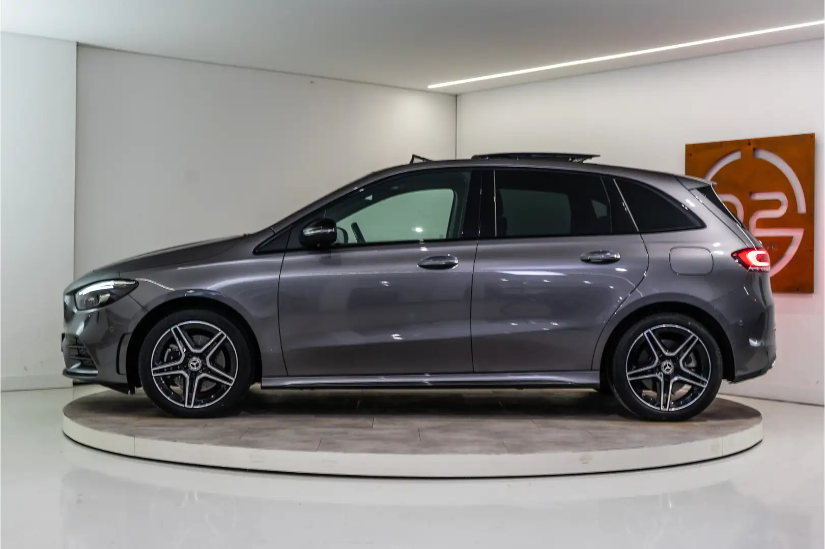 Mercedes-Benz B 250 e AMG 218PK | NL AUTO+NAP | Pano | Memory | Burmes Gris - 2