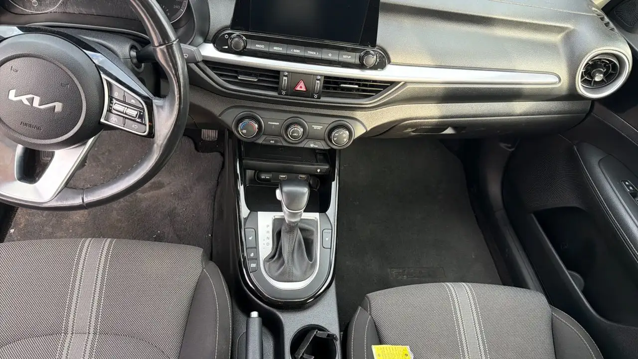 Kia Forte снимка Kia Forte
