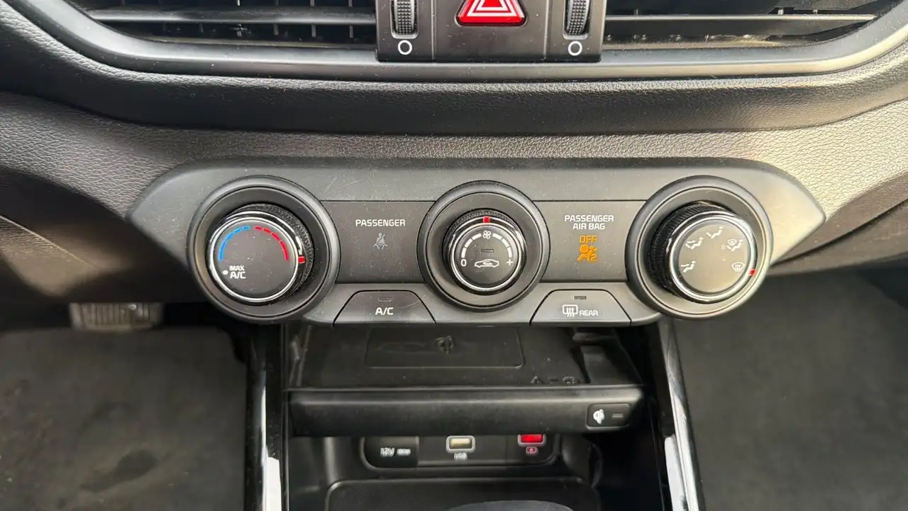 Kia Forte снимка Kia Forte