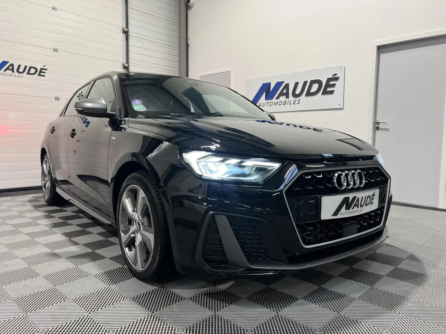 Audi A1 Sportback 40 TFSI 207 ch S-tronic7 Sline Noir - 1